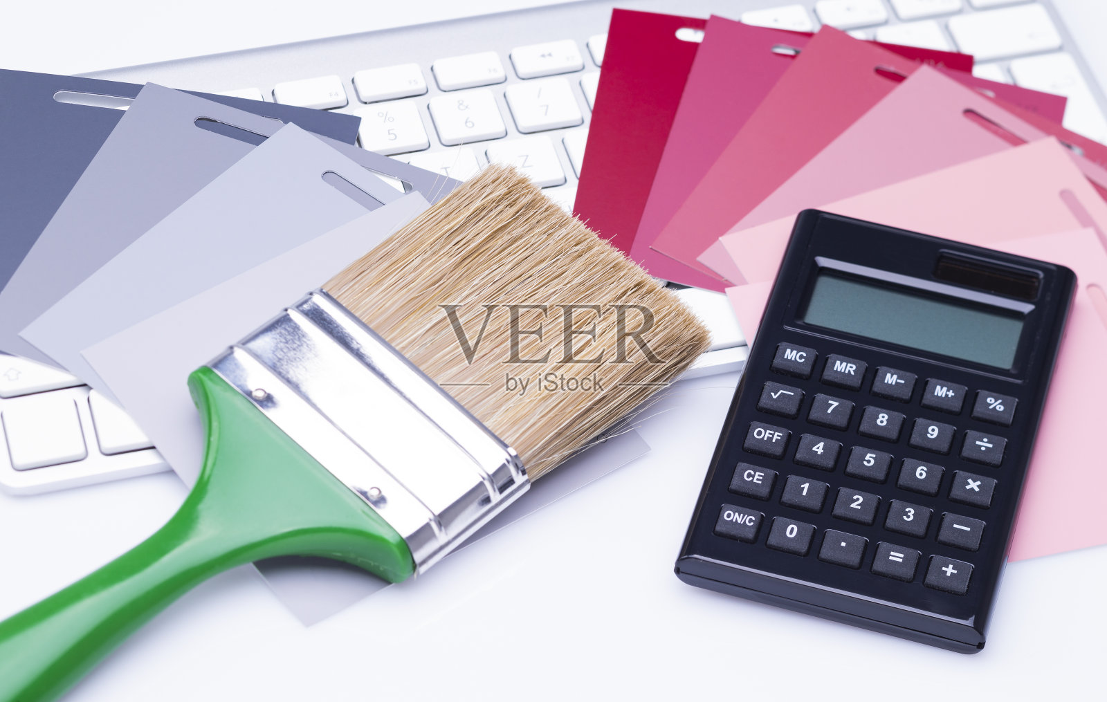 在键盘上刷上计算器和色卡照片摄影图片