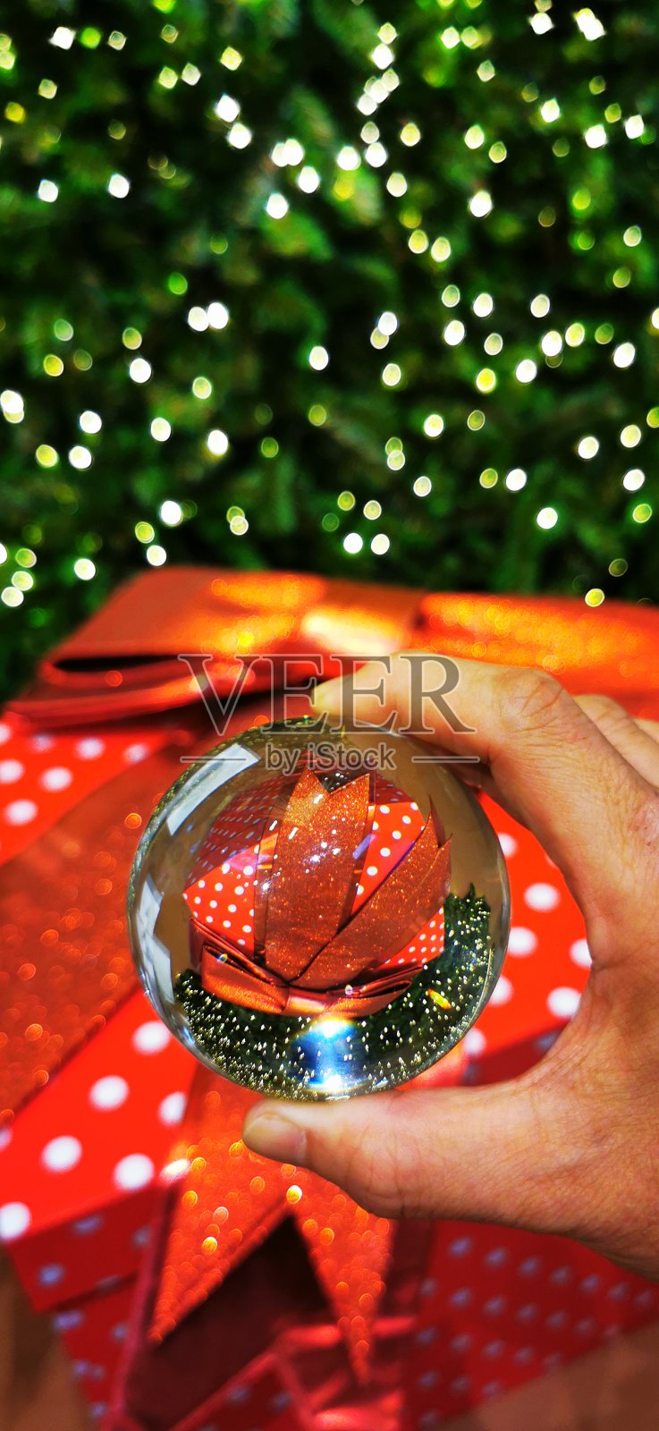 新年晚会用盒装和装饰作为圣诞树节照片摄影图片