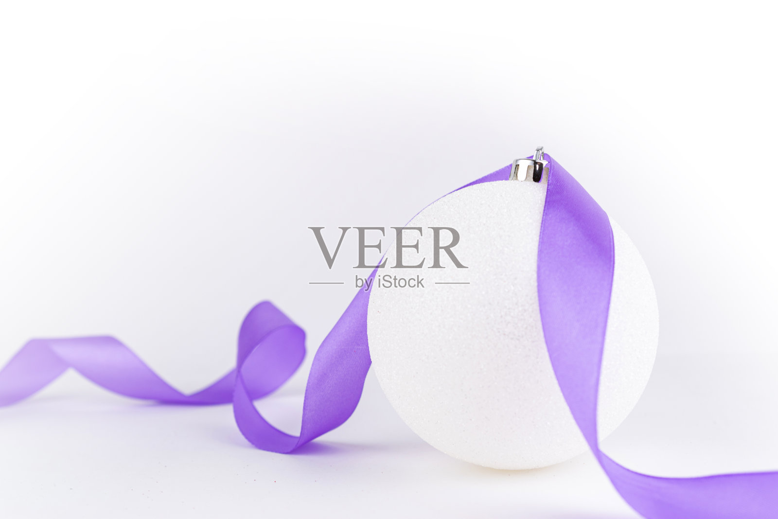 圣诞礼物。金色2020年新年装饰孤立在白色的背照片摄影图片