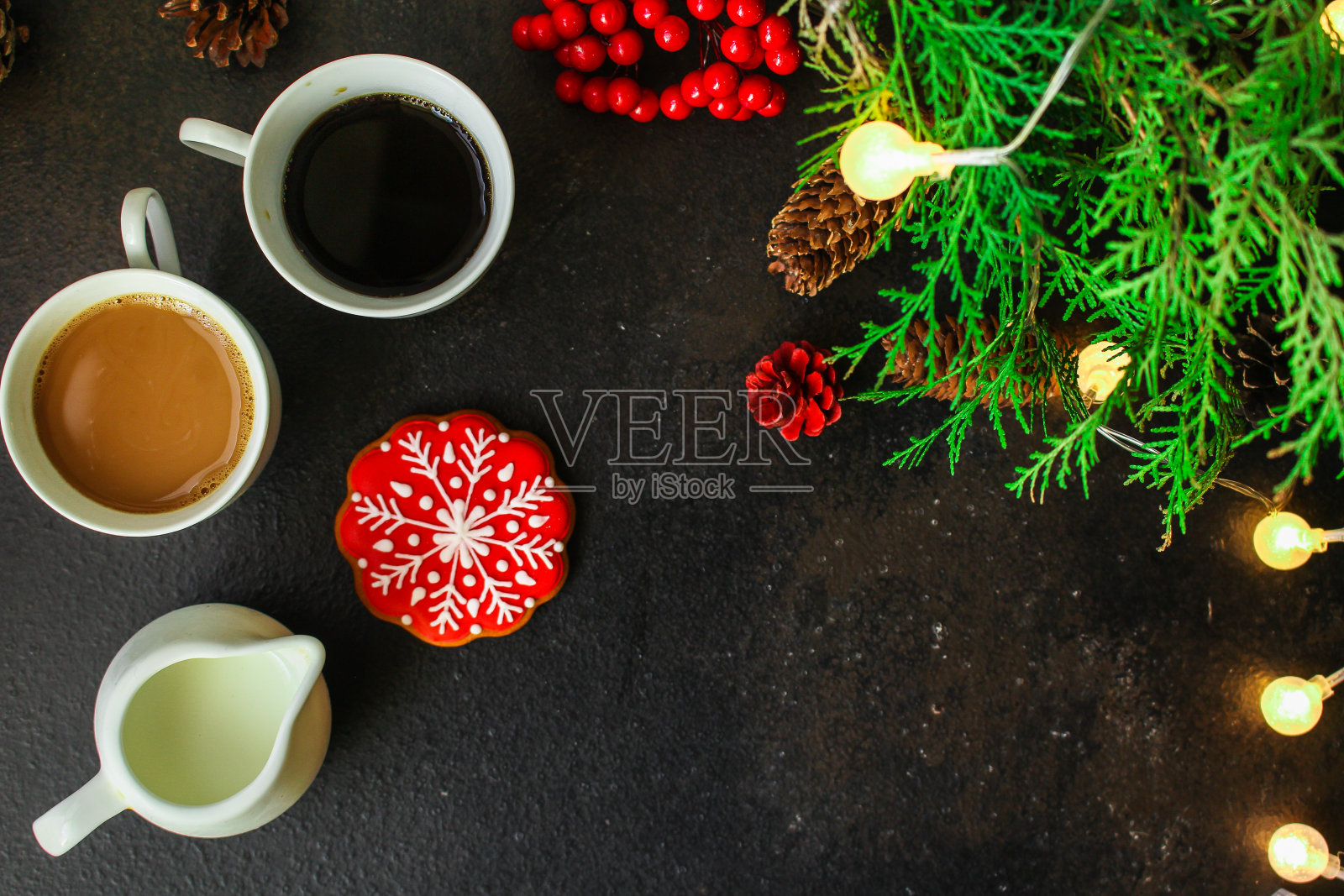 姜饼。礼物和节日，新年快乐。节日的背景。食品的背景。俯视图照片摄影图片