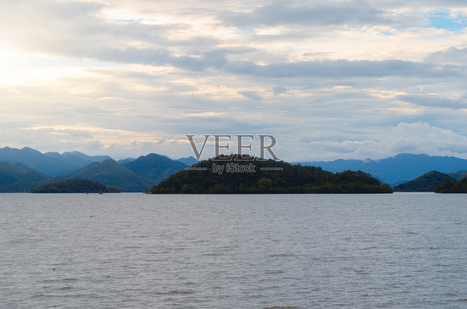 晨休日，湖山户外自然宁静景观。照片摄影图片