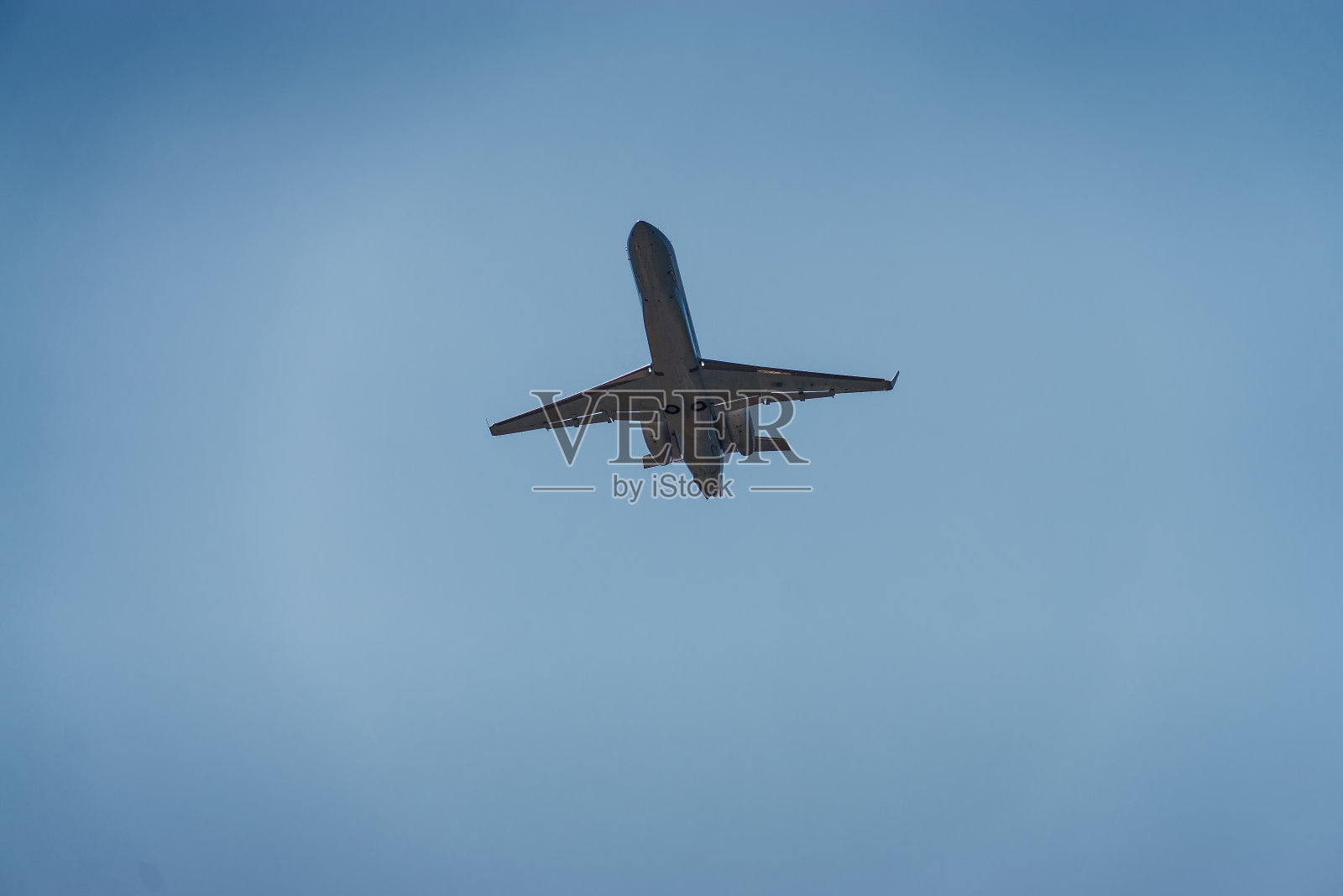 黑山蒂瓦特机场的晨景，有飞机。照片摄影图片