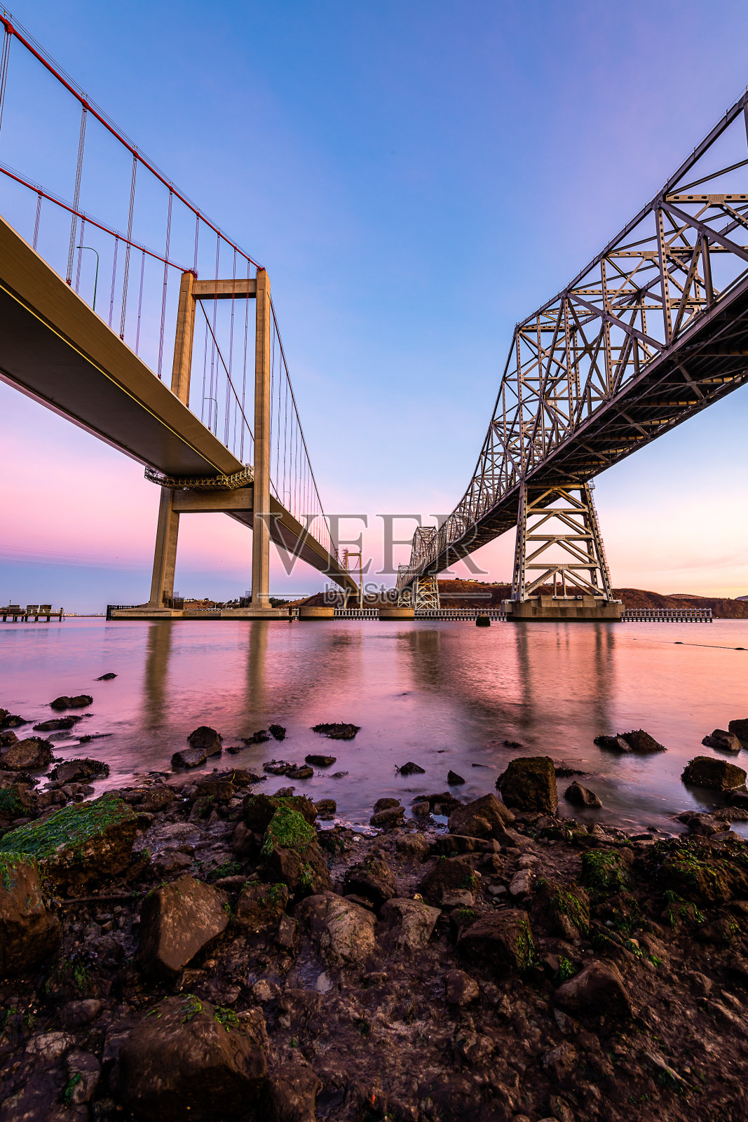 卡奎尼兹桥的日出倒影照片摄影图片