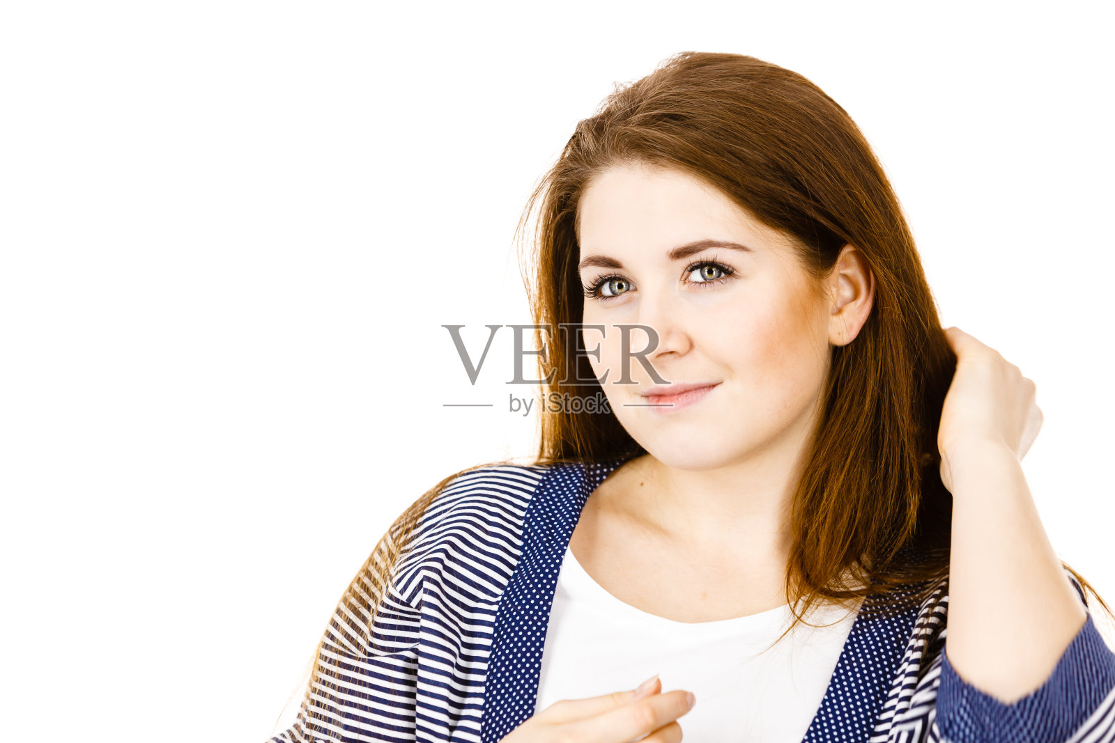 一个漂亮的棕色头发的年轻女人的肖像照片摄影图片