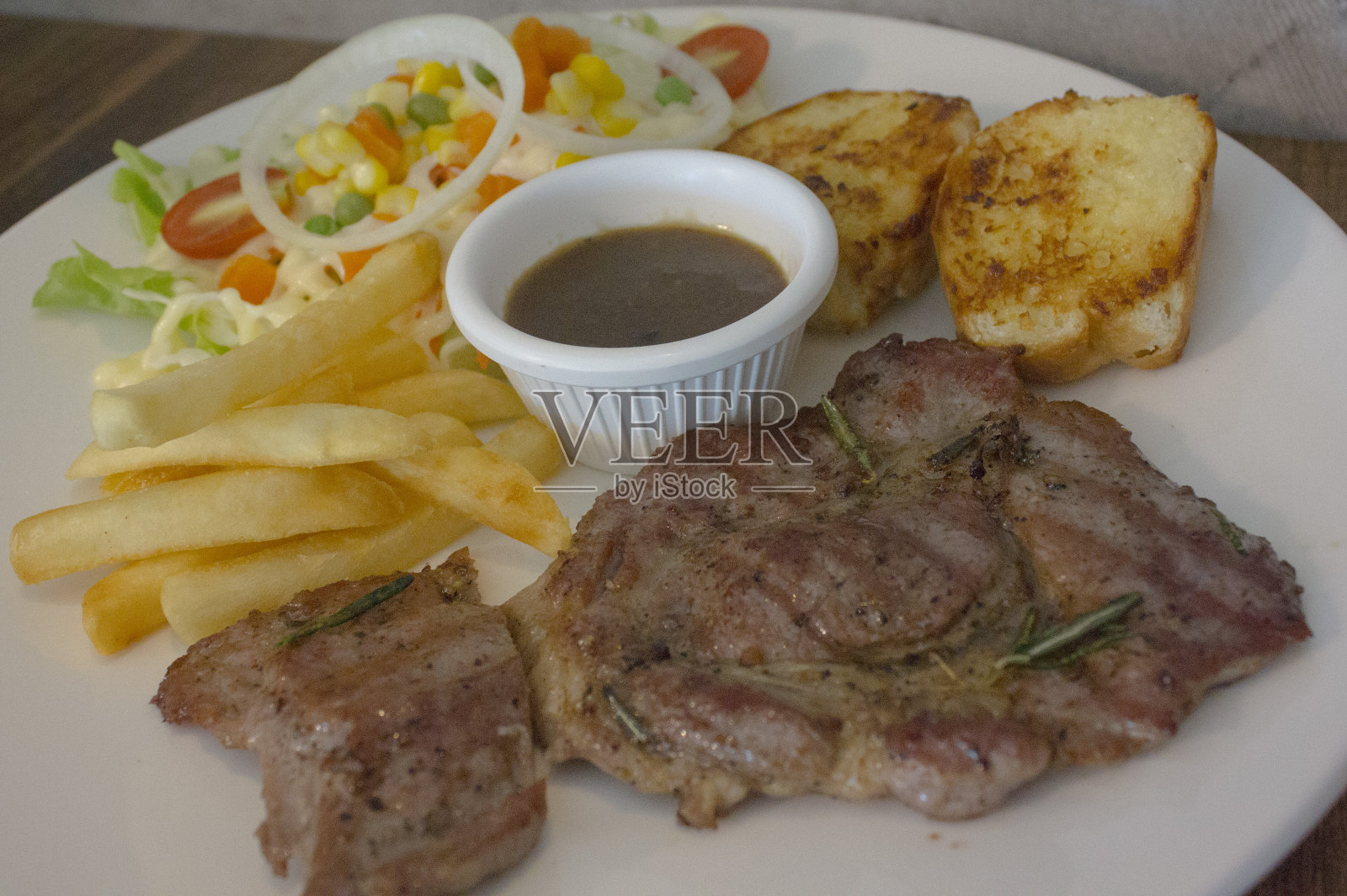 猪肉牛排照片摄影图片