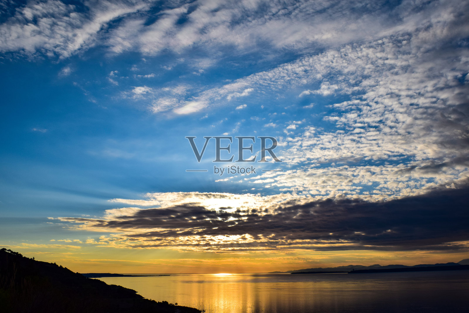 日落时分的达达尼尔海峡入口照片摄影图片