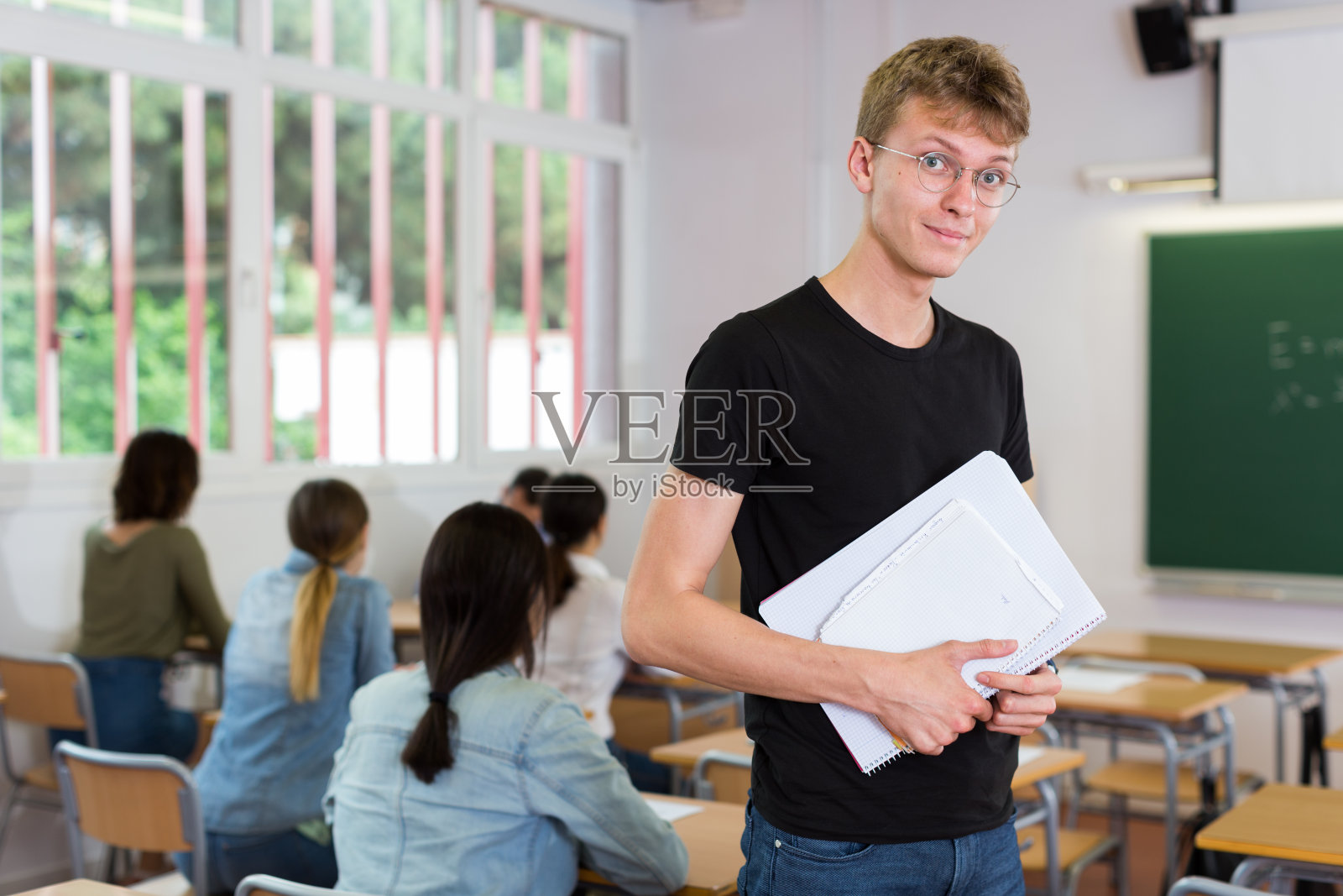 对课程感到满意的学生肖像照片摄影图片