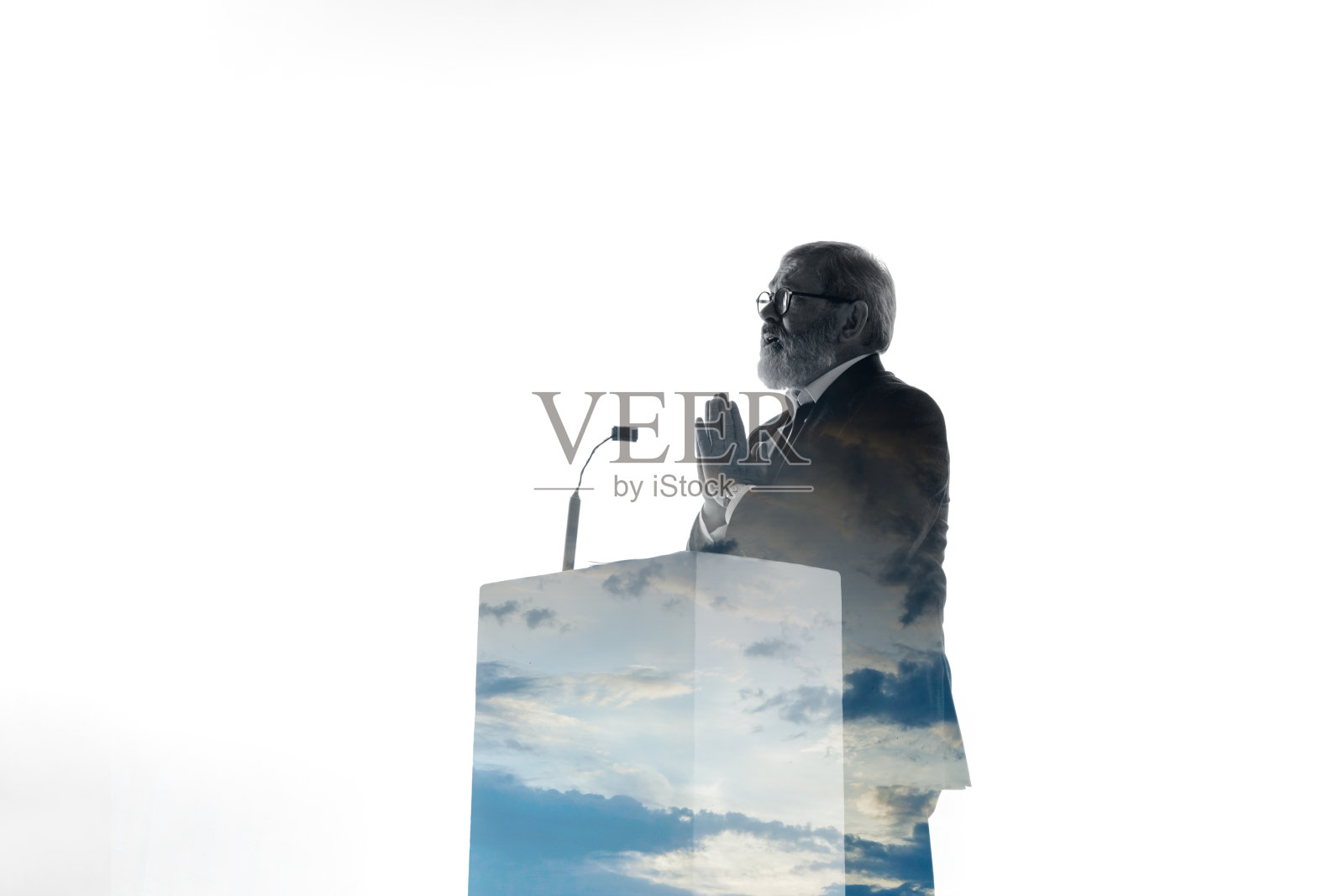 在白人背景下发表政治演说的演讲者、教练或主席照片摄影图片