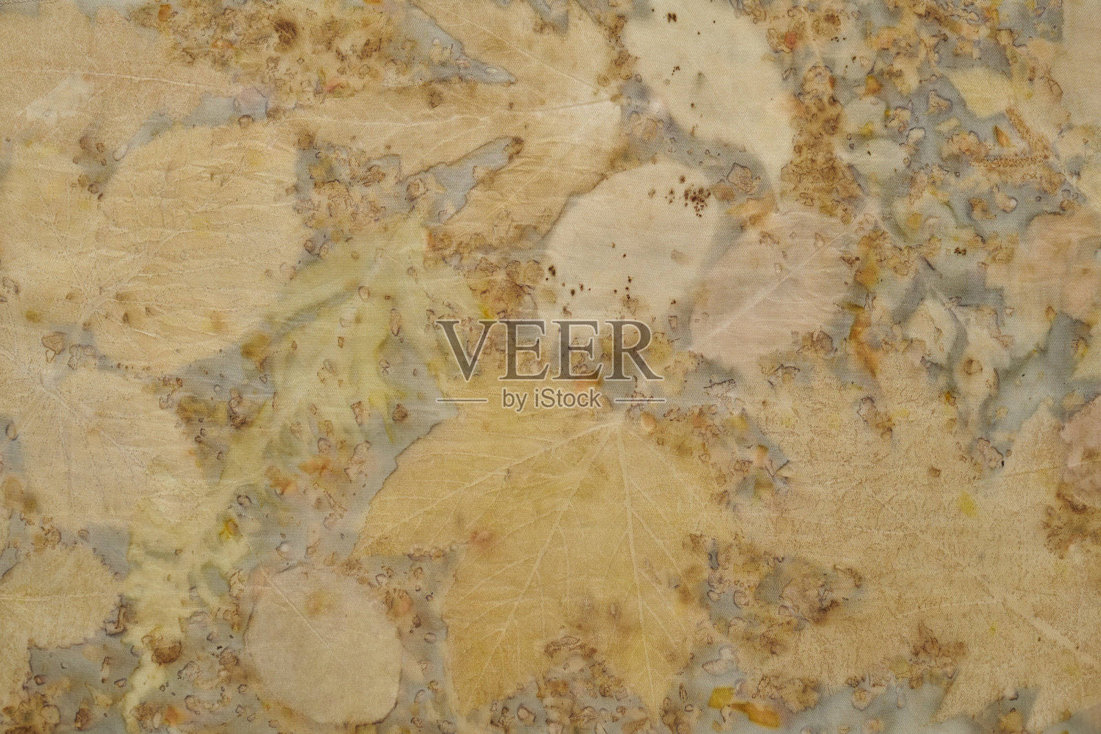 使用生态印花技术的手染织物碎片照片摄影图片