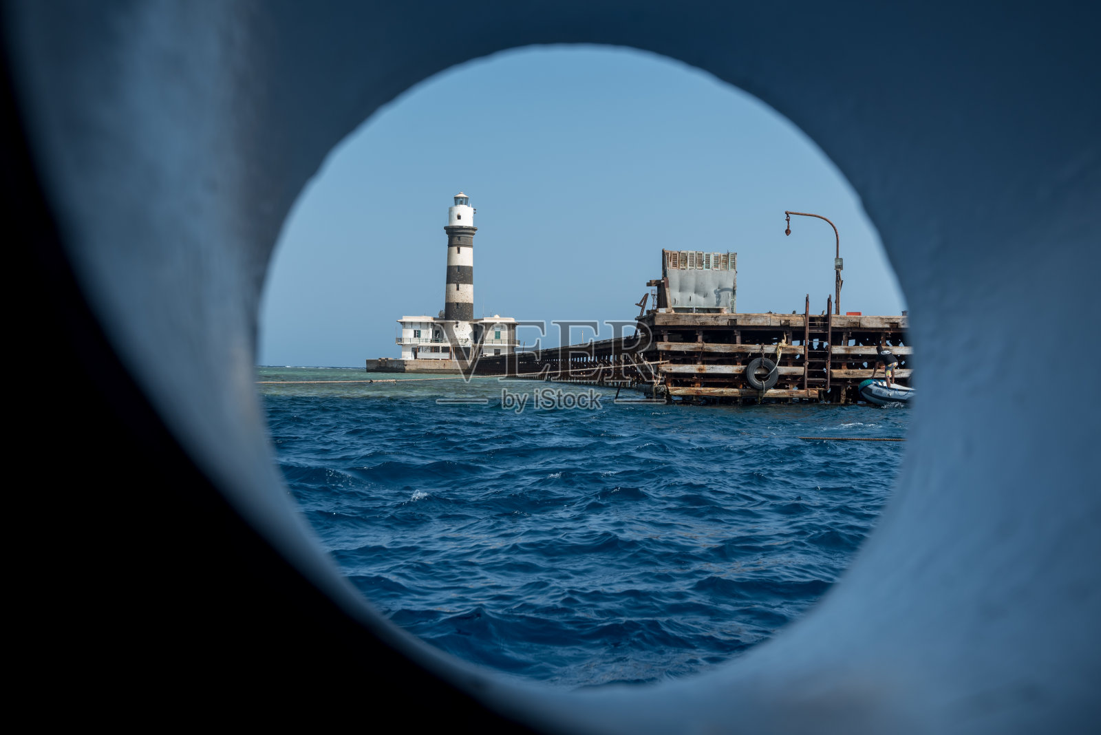 海中灯塔照片摄影图片