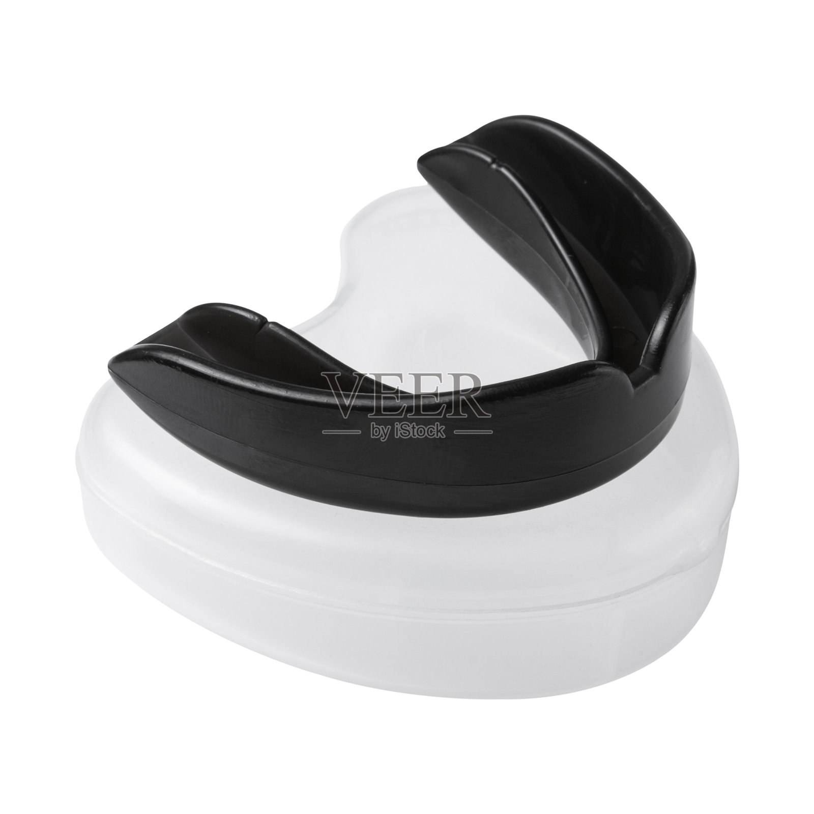 黑色的拳击卡帕躺在一个塑料容器上，背景是白色的照片摄影图片