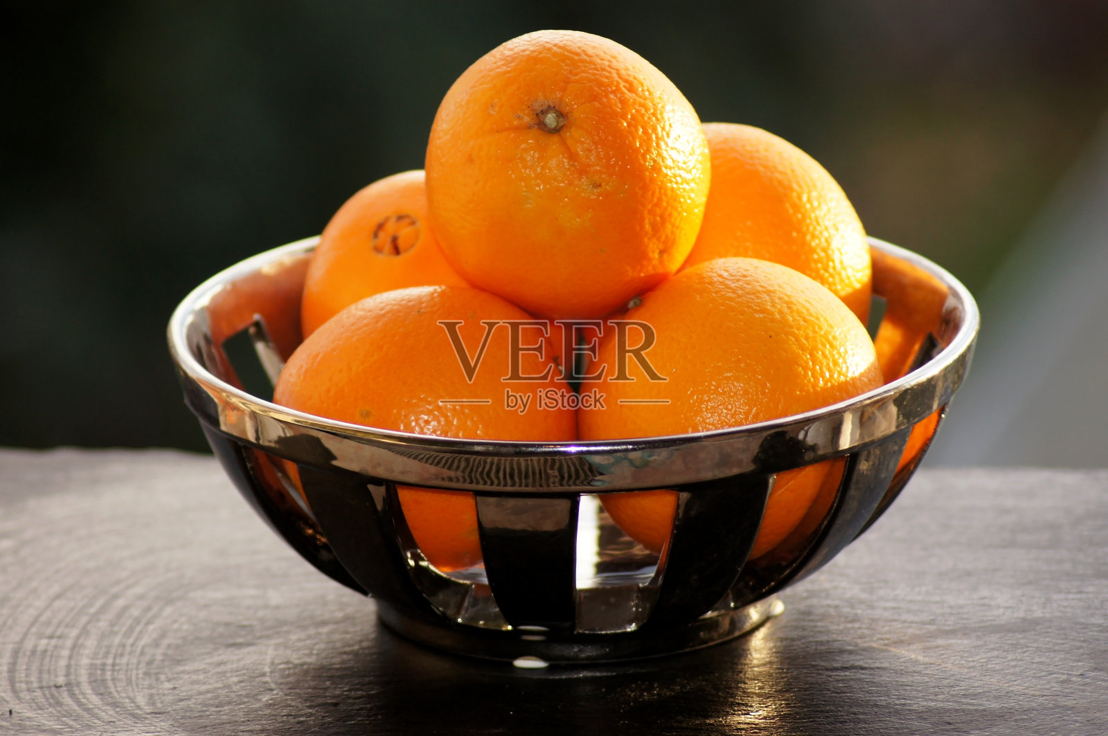 多汁的橘子水果在水果篮照片摄影图片