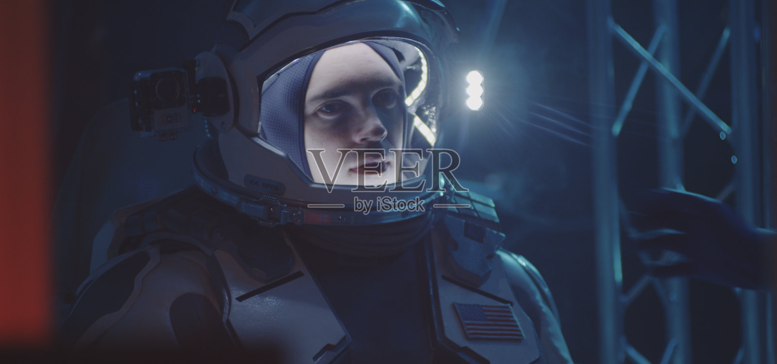 宇航员和科学家正在测试太空服照片摄影图片