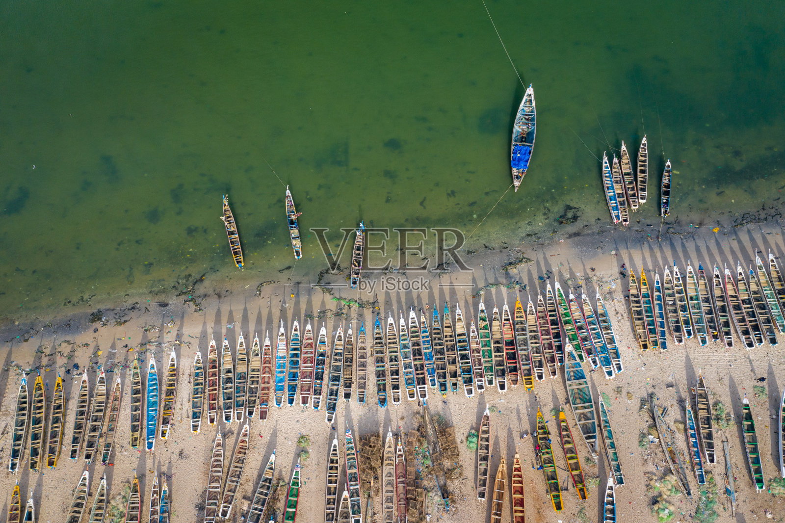吉布提渔村鸟瞰图。Saloum Delta国家公园，Joal Fadiout，塞内加尔。非洲。无人机从上面拍摄的照片。照片摄影图片