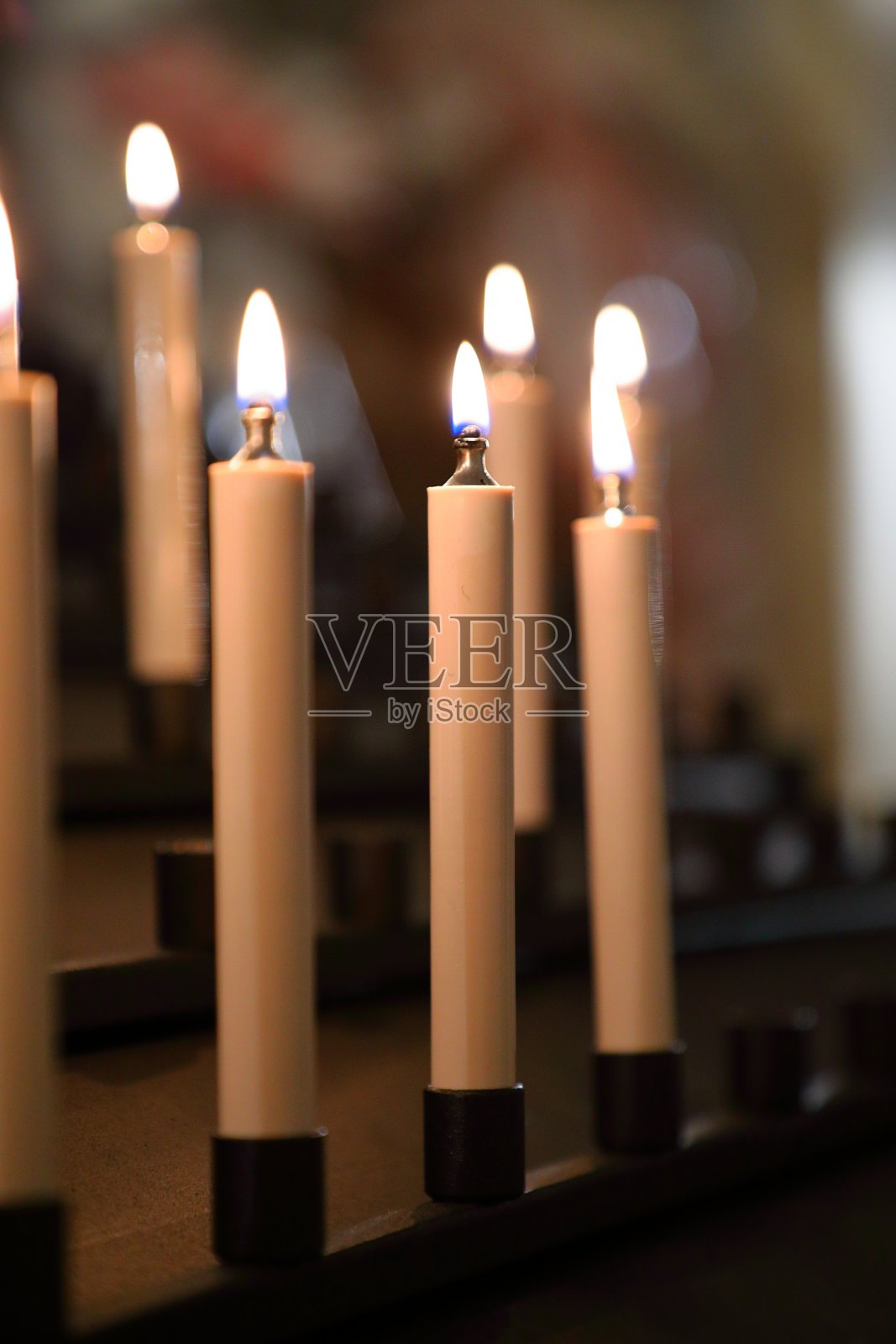德国慕尼黑市民大厅教堂蜡烛特写照片摄影图片