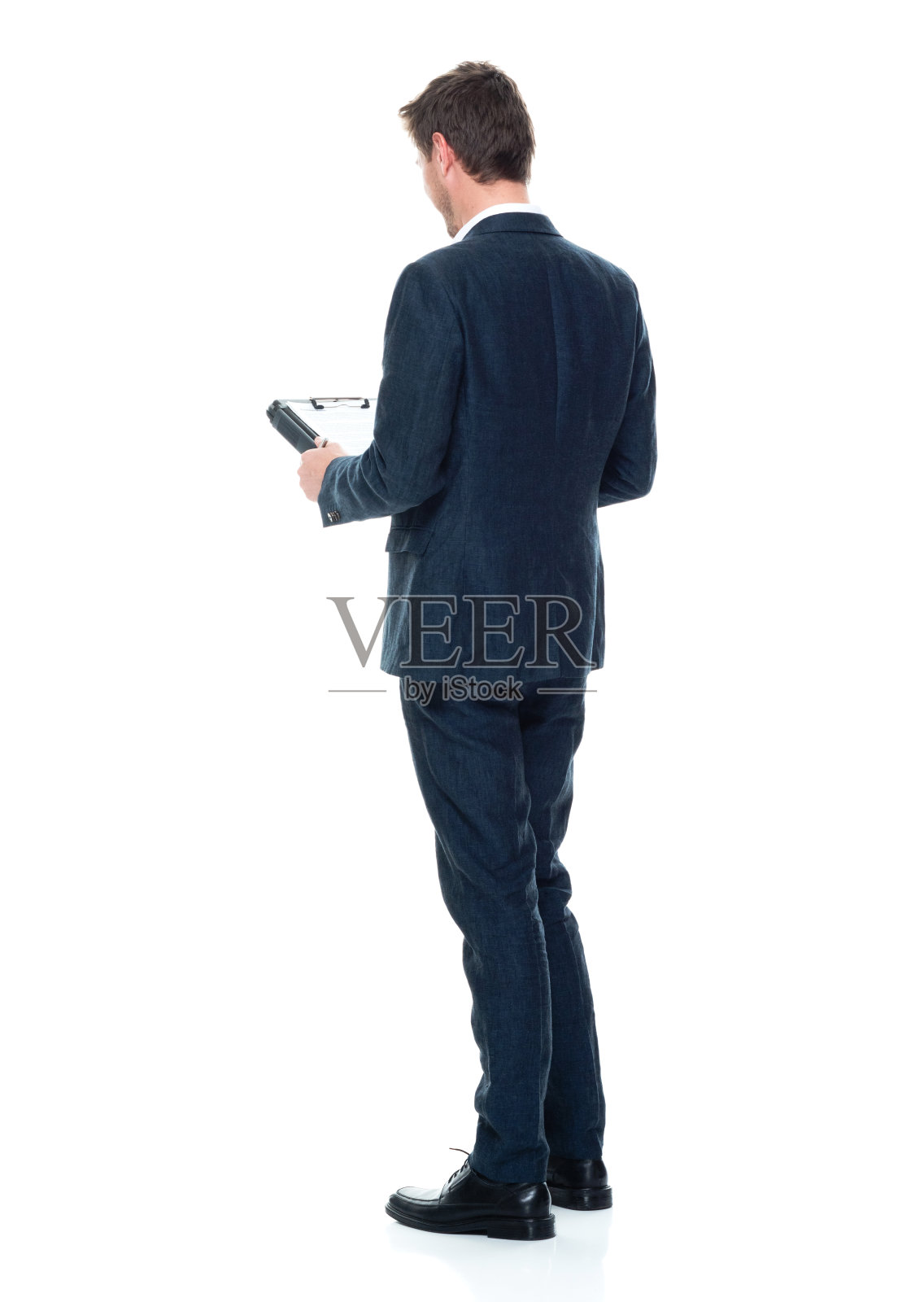 全身/后视图/后视图/一人/一人20-29岁的成年人英俊的人棕色头发/有胡子白种人男性/年轻人经理/商人/商人站着穿西装照片摄影图片