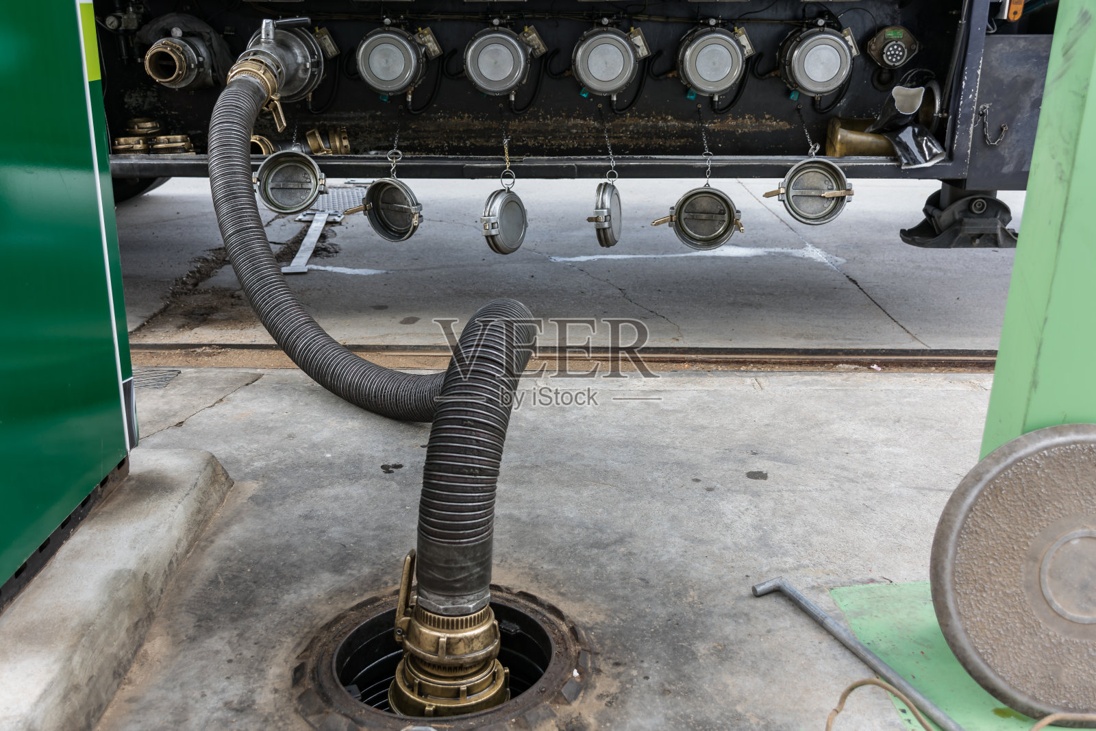 危险品油罐车照片摄影图片