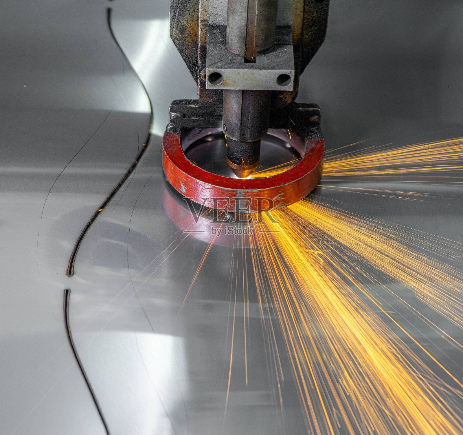 金属等离子切割，激光火花飞溅照片摄影图片