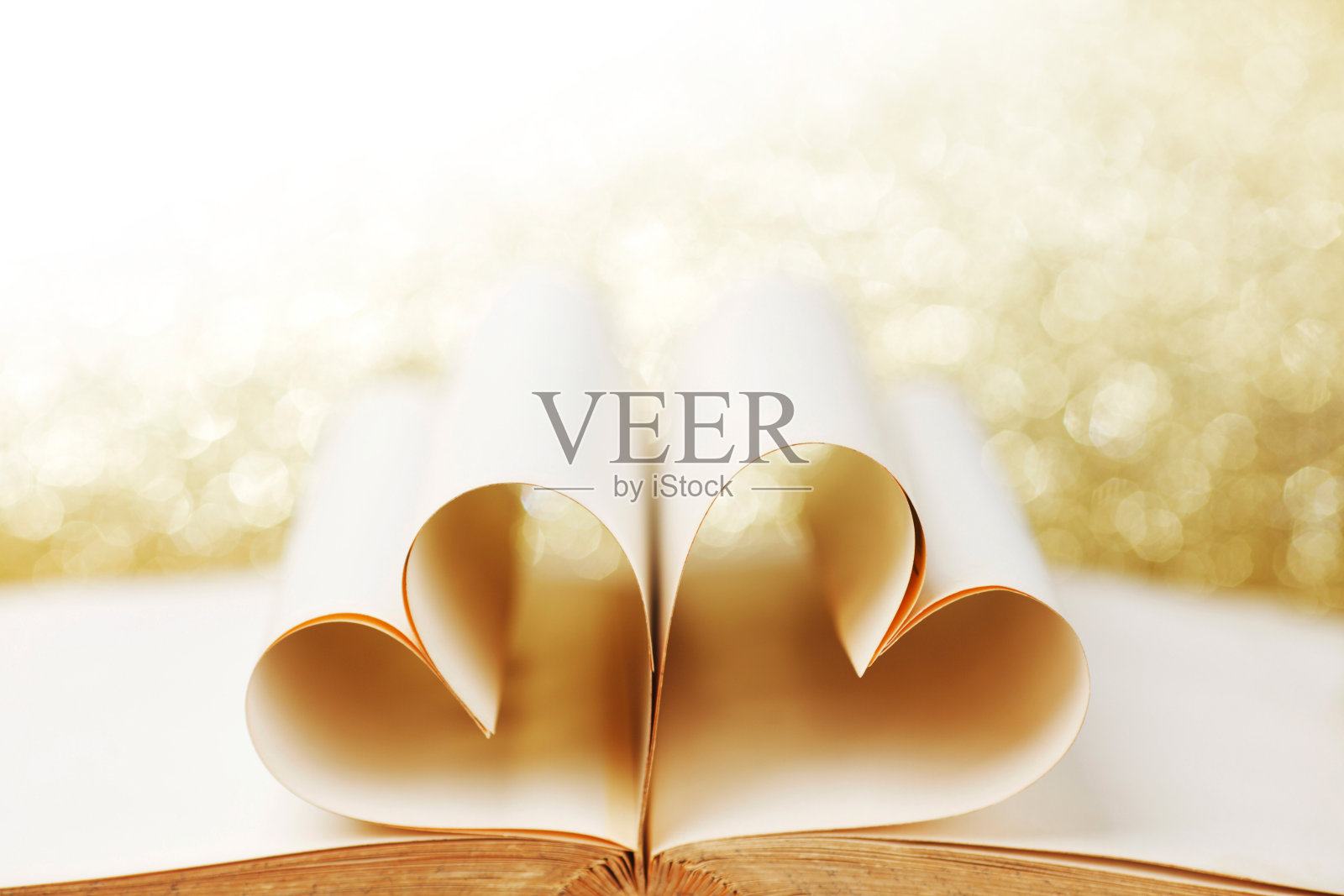 心形书页照片摄影图片