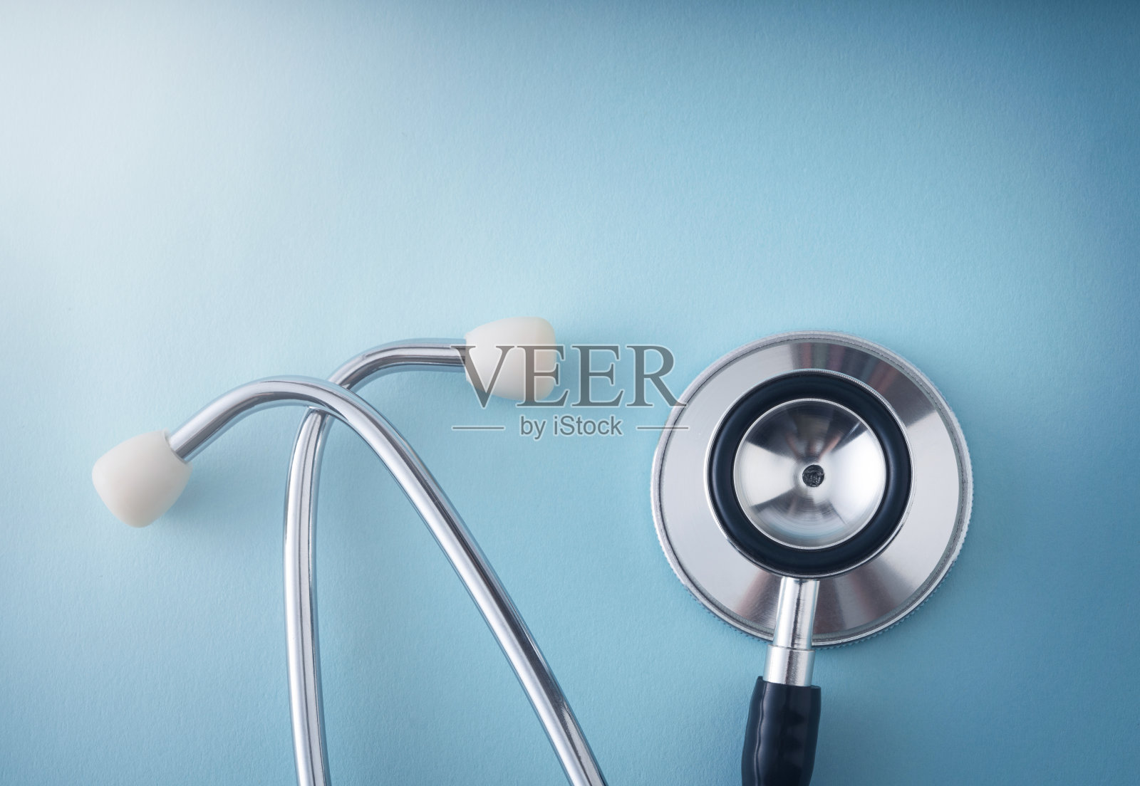 听诊器在蓝色背景上照片摄影图片