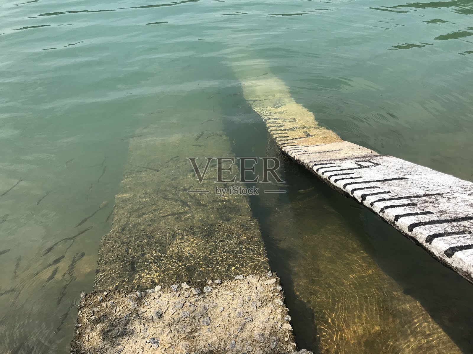 水库的石尺照片摄影图片