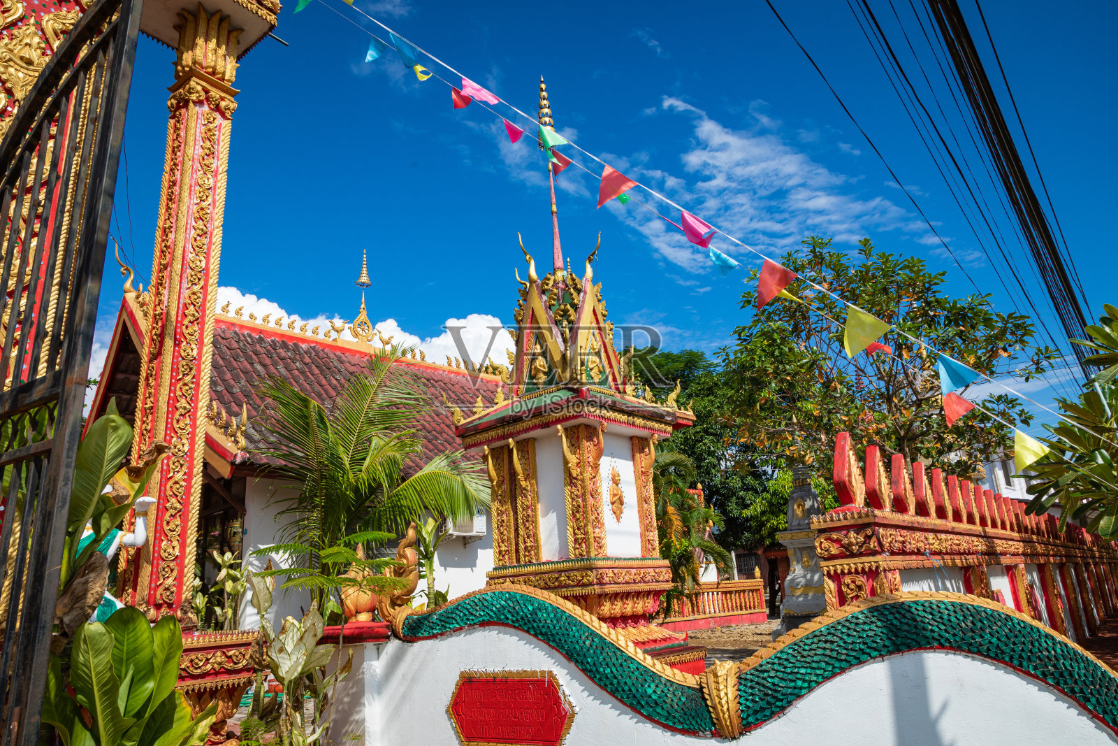 王维，去那座庙。老挝。照片摄影图片