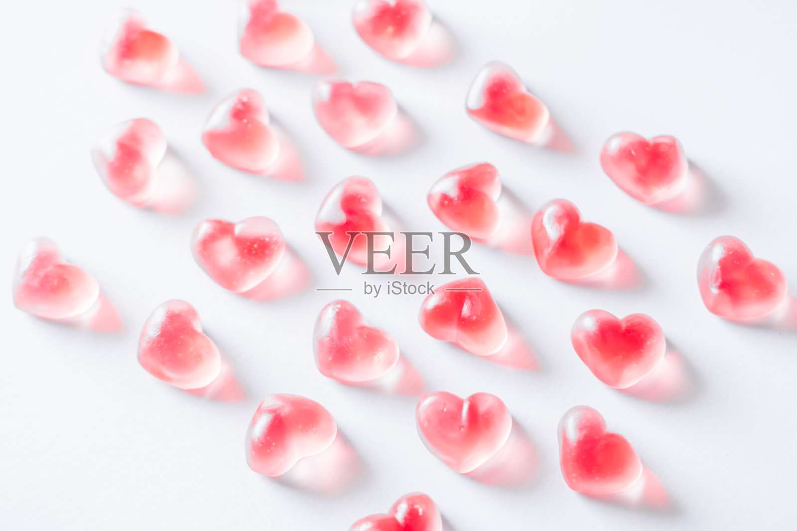 粉色心形软糖图案。照片摄影图片