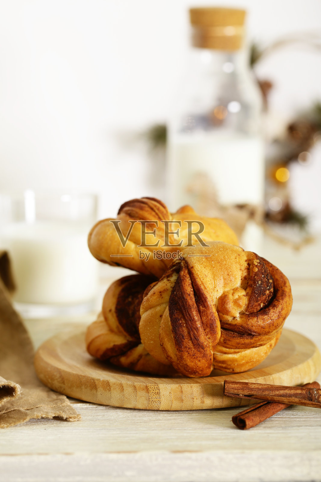 传统瑞典肉桂面包照片摄影图片
