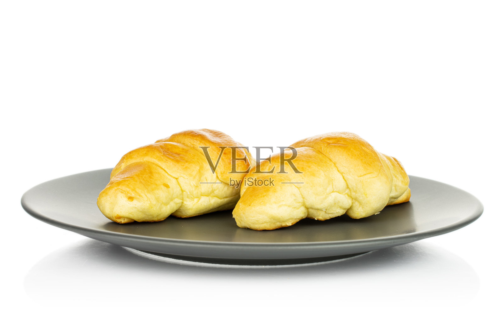 白色背景上的迷你羊角面包照片摄影图片