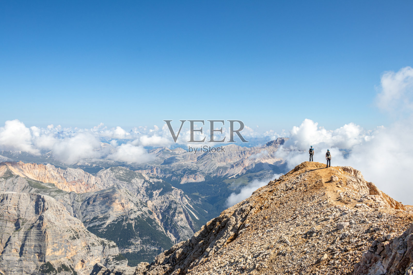 白云石——为碑刻提供了自由空间的山地景观。登山-南蒂罗尔。照片摄影图片