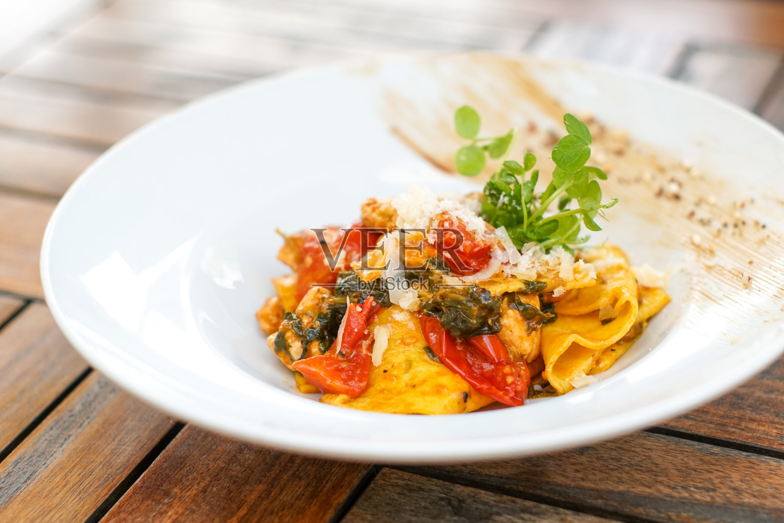 餐厅里的主菜照片摄影图片