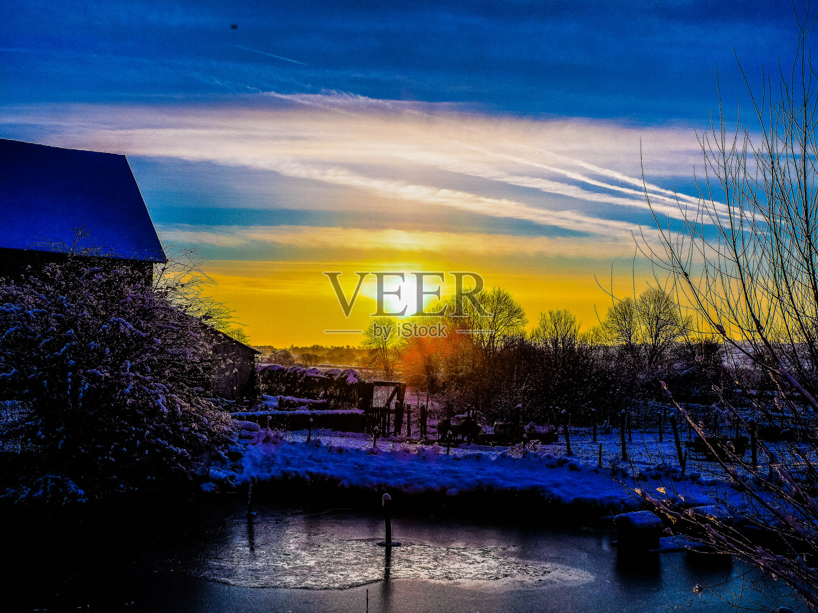 我们农场冬天的早晨非常寒冷照片摄影图片