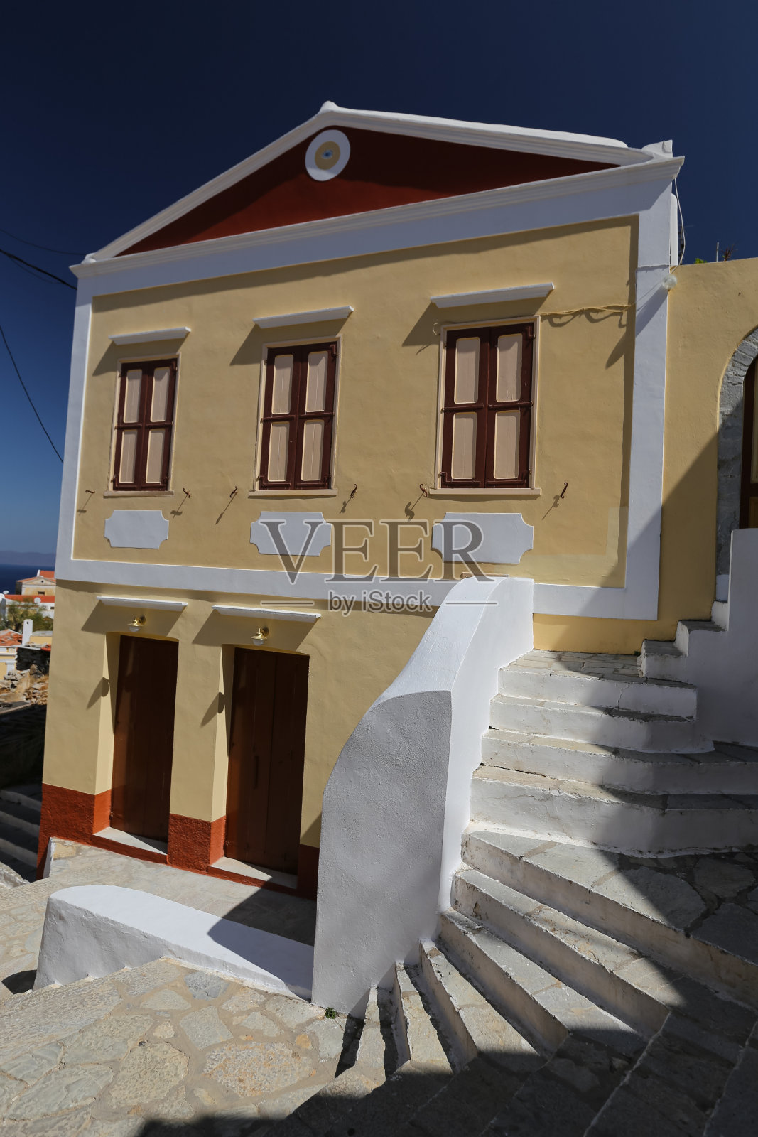希腊锡米岛上的房屋照片摄影图片