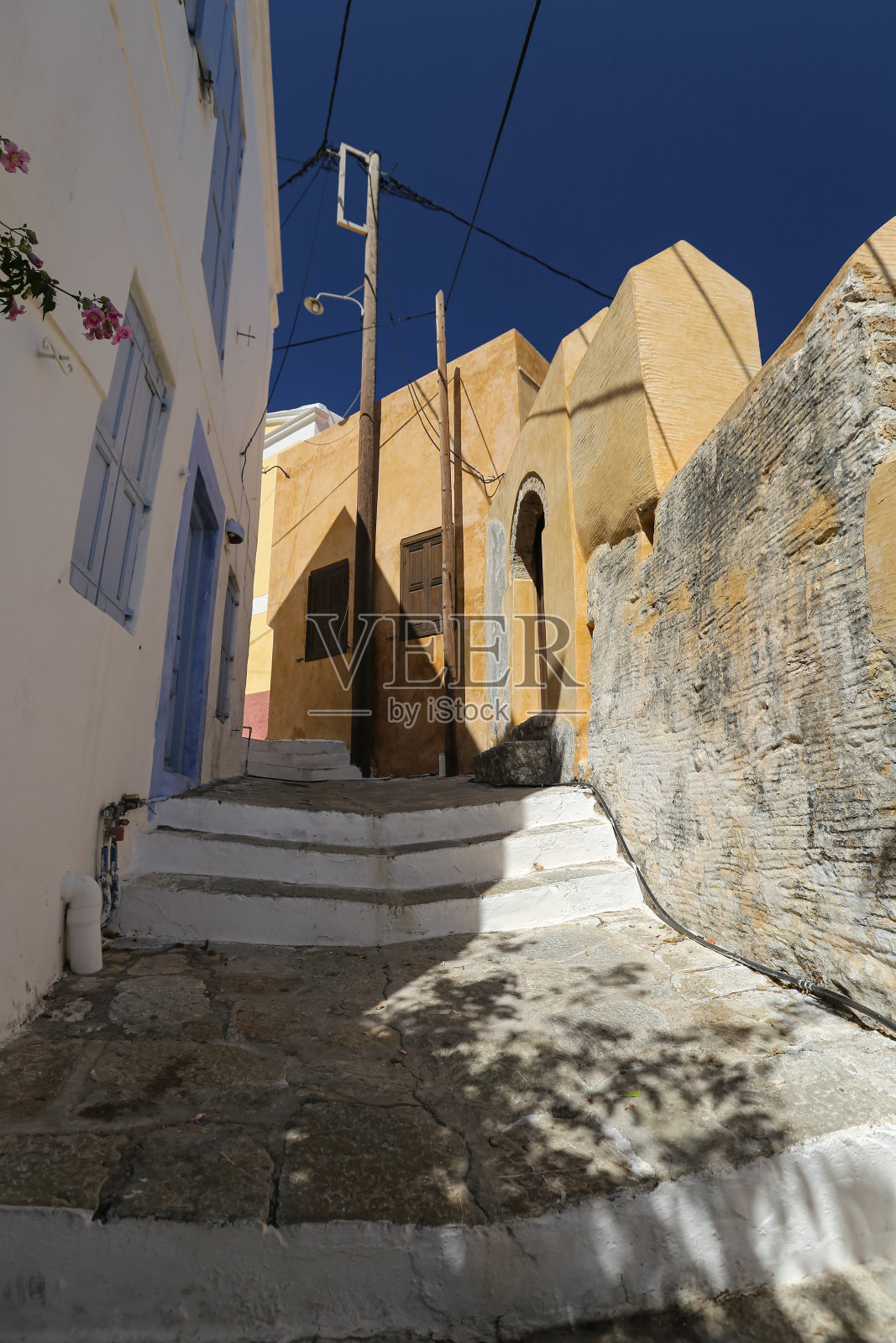 希腊锡米岛上的房屋照片摄影图片