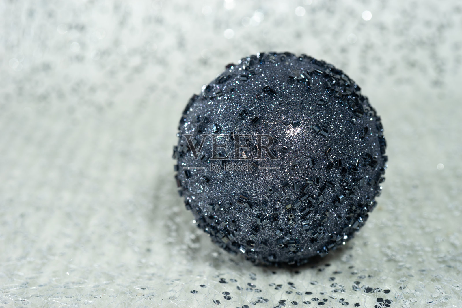 圣诞灯光背景与圣诞球照片摄影图片