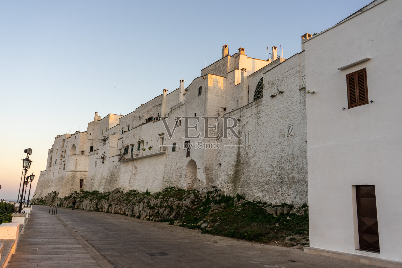 奥斯图尼古城照片摄影图片