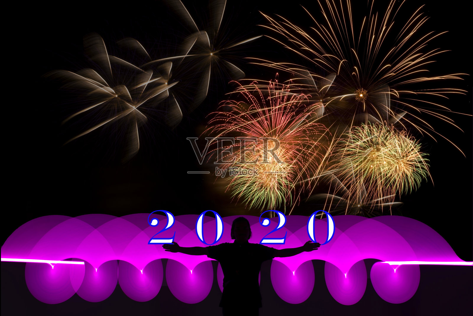 2020新年背景：绚丽烟花庆典照片摄影图片