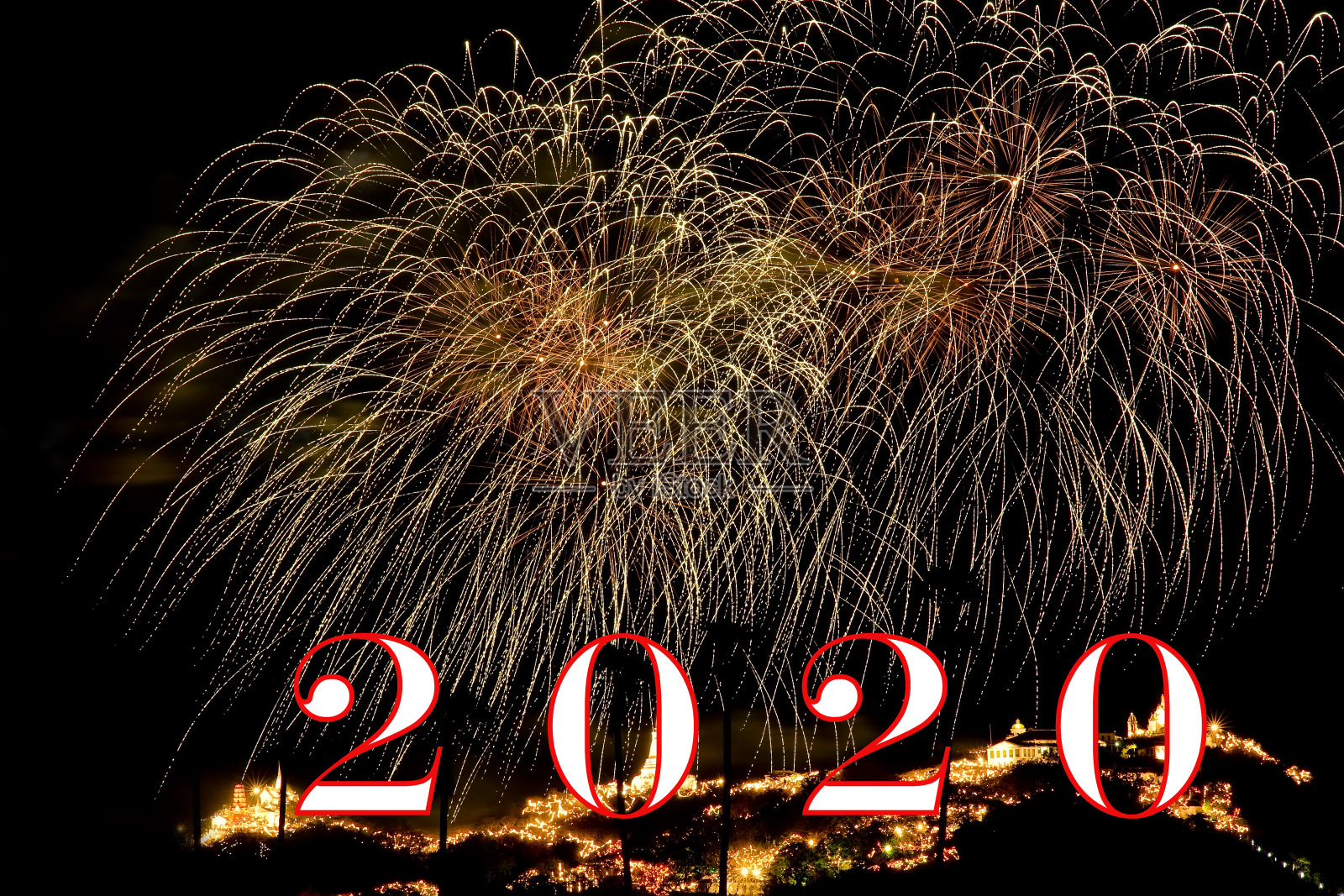 以2020年为背景，用美丽的烟花祝词庆祝新年照片摄影图片