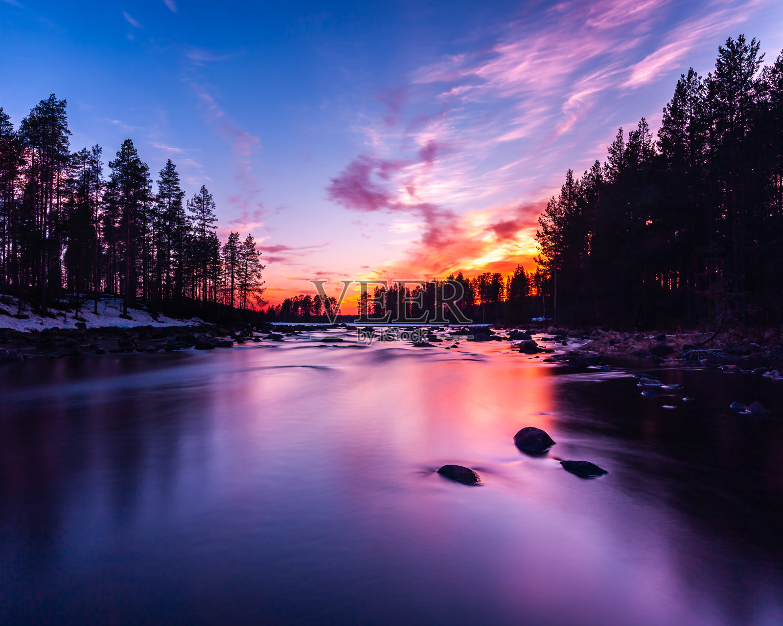 日落与燃烧的天空照片摄影图片