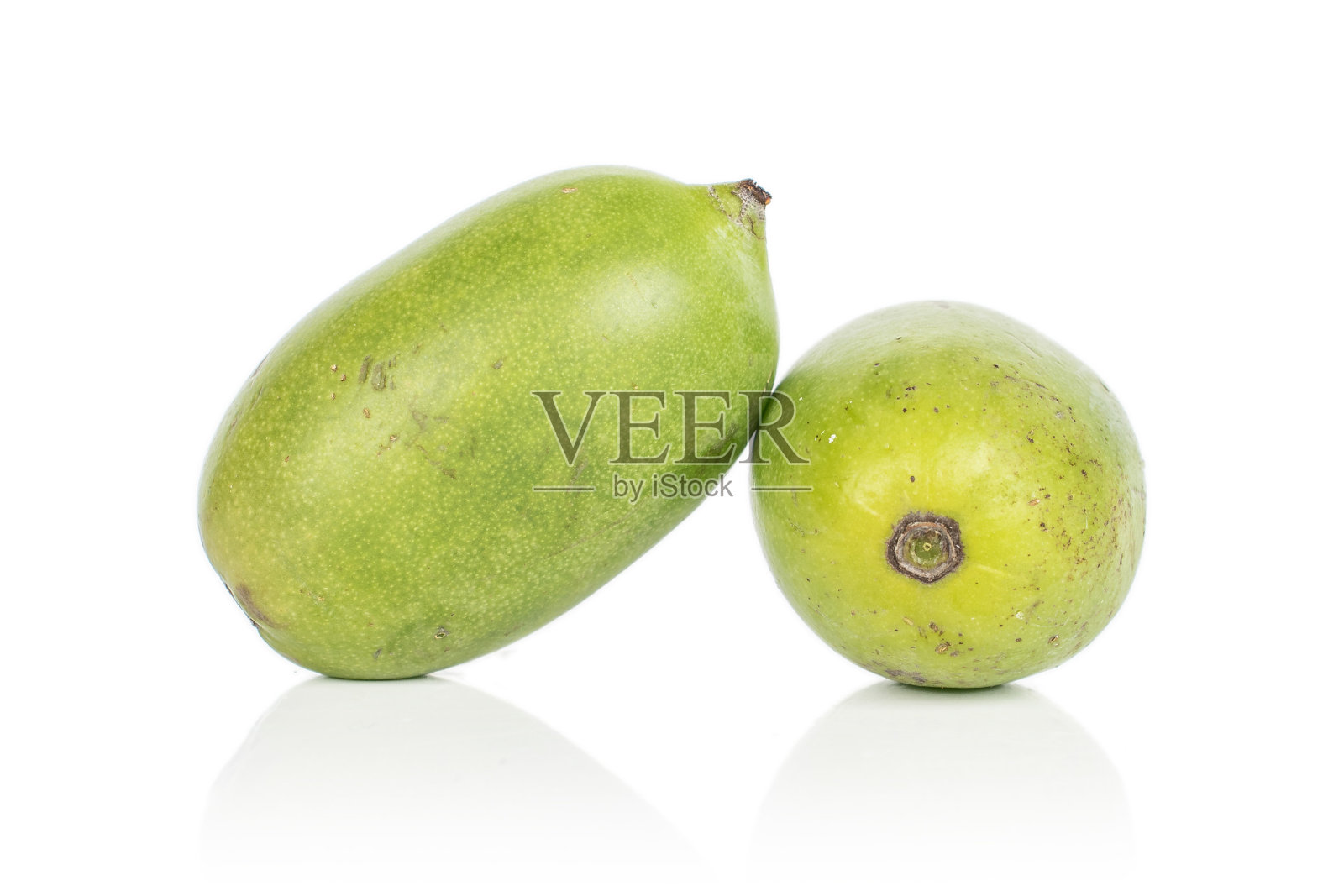 白色背景下的耐寒绿色猕猴桃照片摄影图片