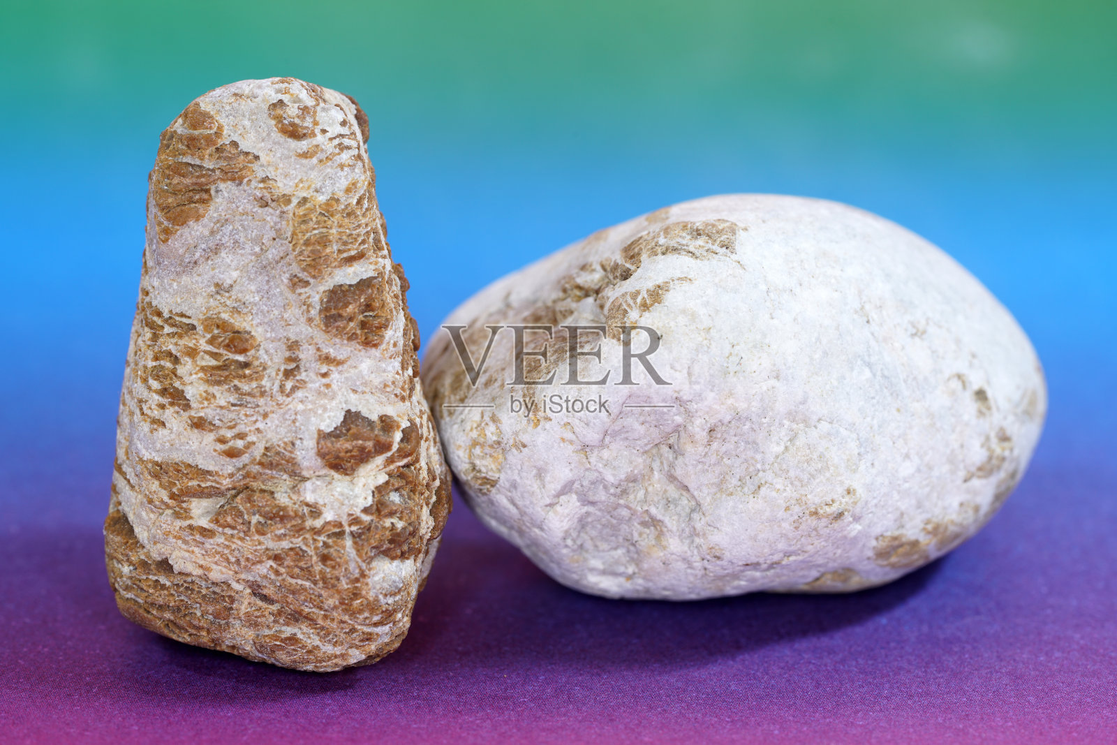 在工作室用闪光灯和微距镜头拍摄石头照片摄影图片