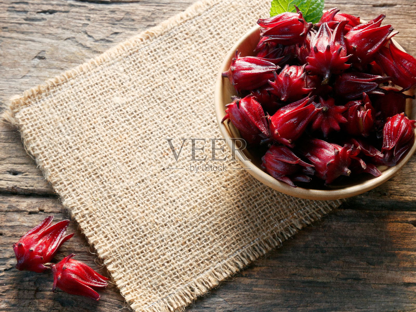 玫瑰茄具有降血压的功效。照片摄影图片