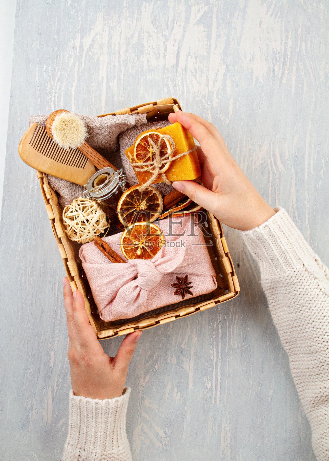 手工天然有机肥皂、干洗发水、水疗美容护肤礼品包装概念照片摄影图片