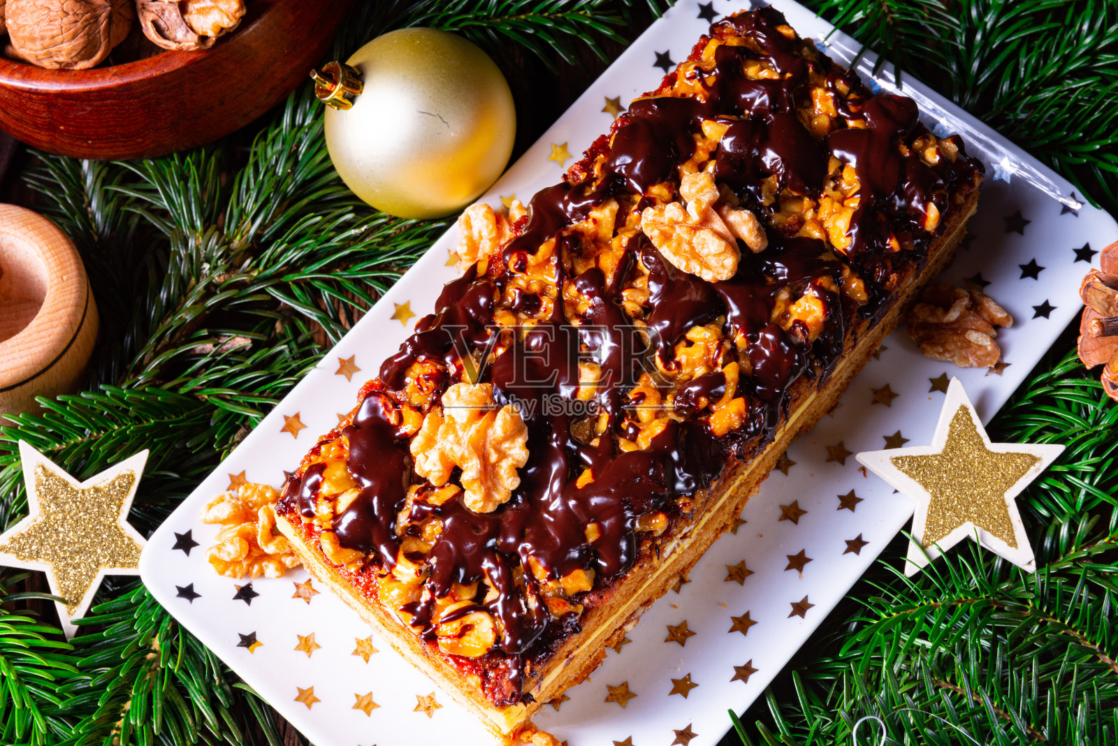 巧克力姜饼馅，果酱和坚果照片摄影图片