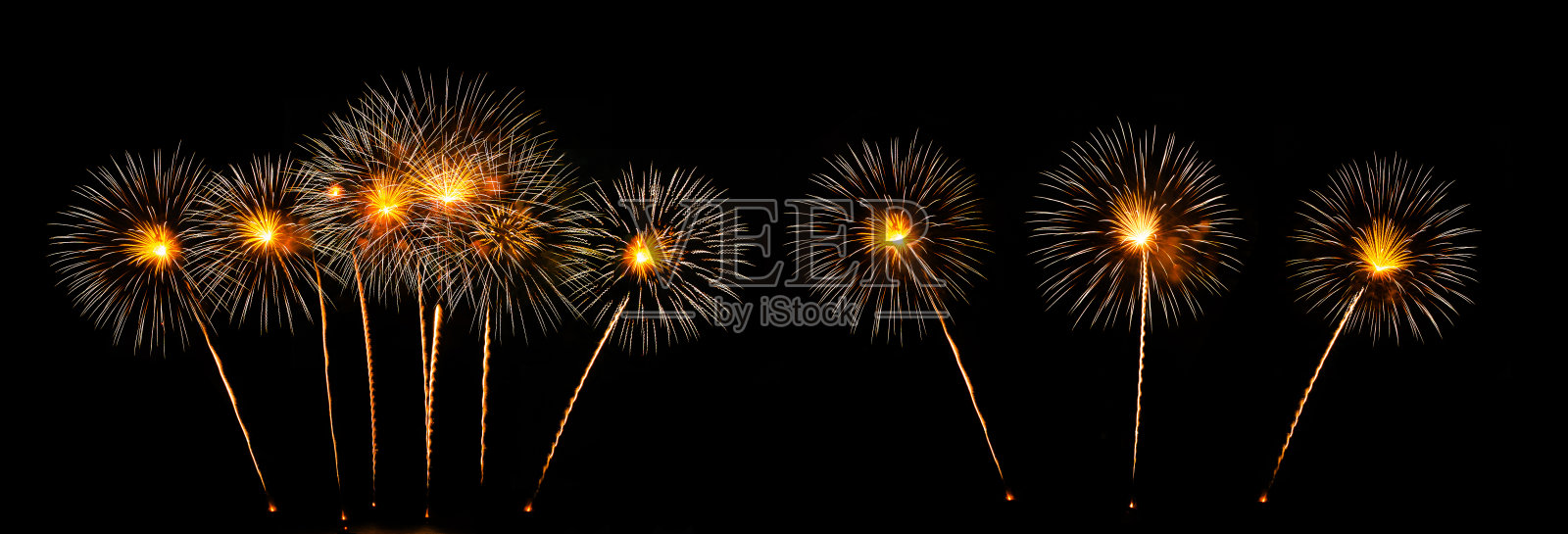 一套孤立的烟花在黑色背景照片摄影图片