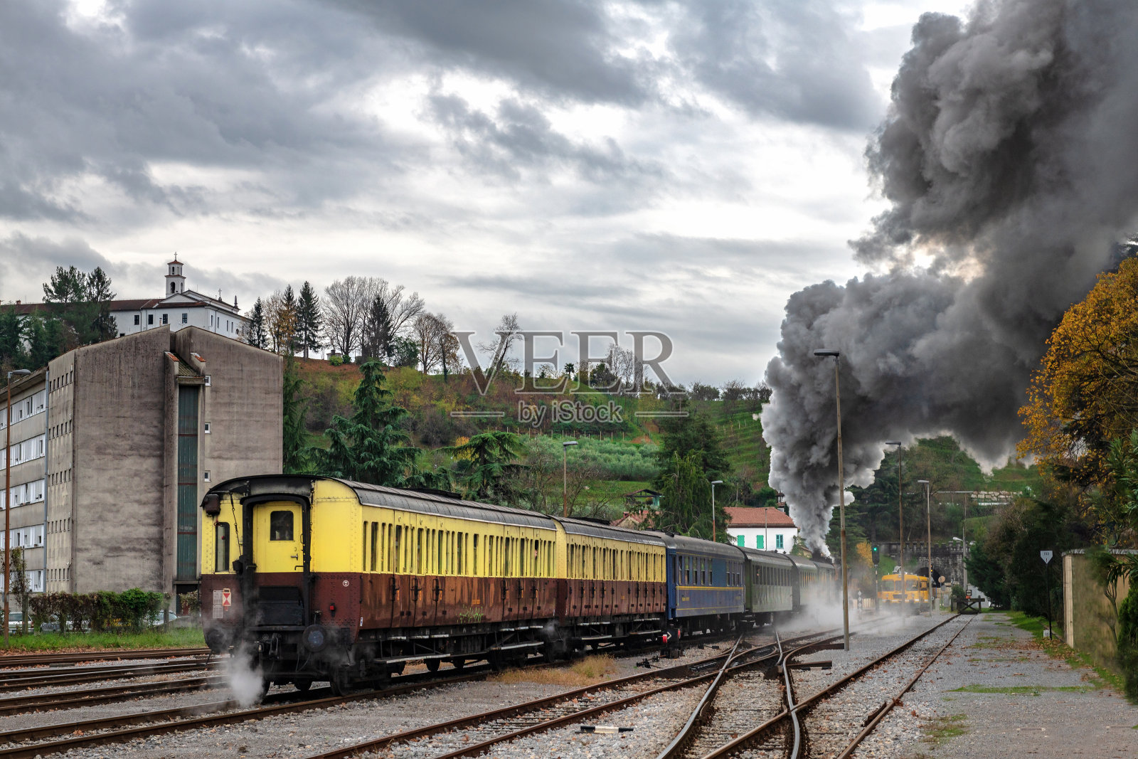 旧蒸汽机车，烟，新戈里察，Primorska，斯洛文尼亚，欧洲照片摄影图片