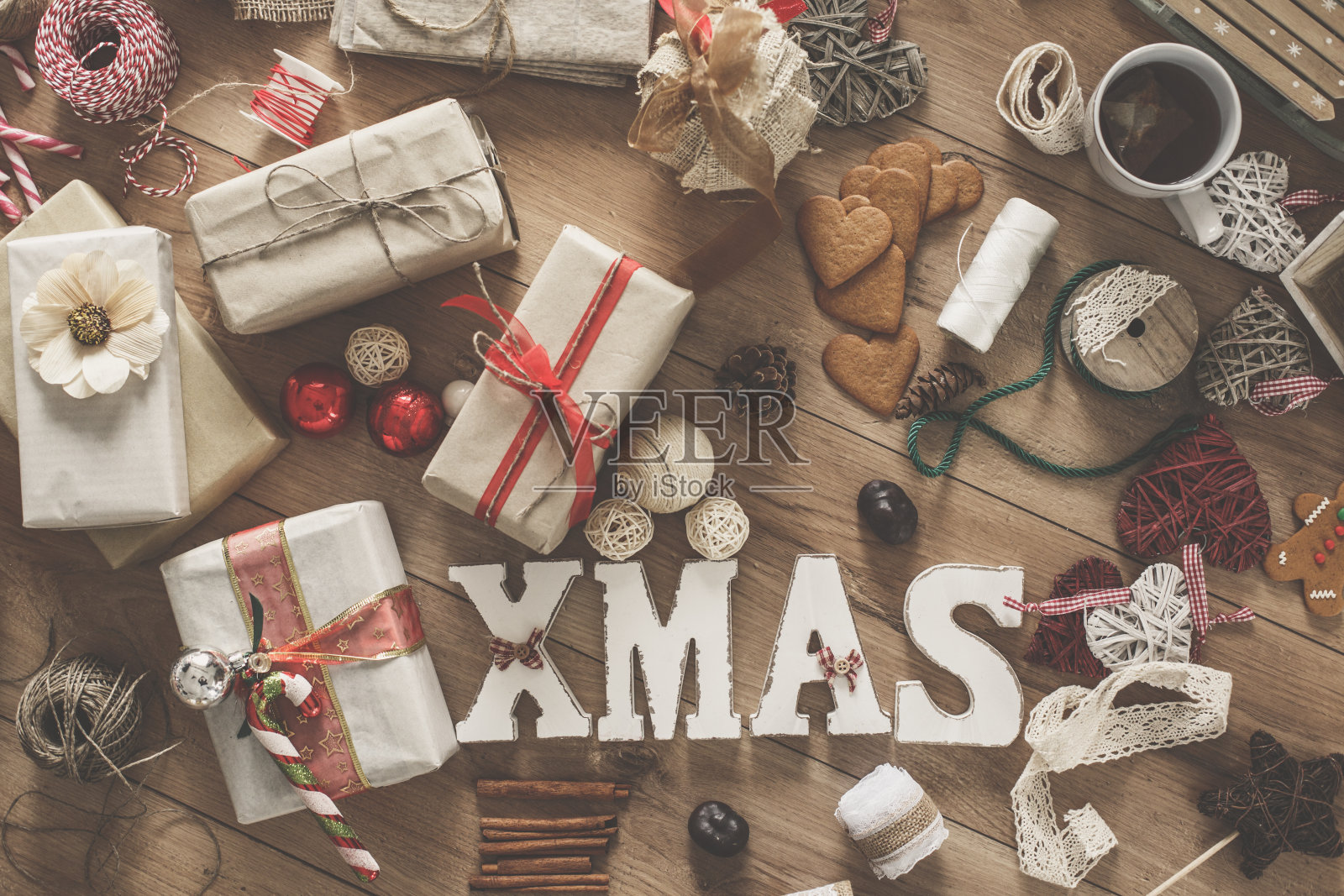 圣诞主题物品的漂亮布置照片摄影图片