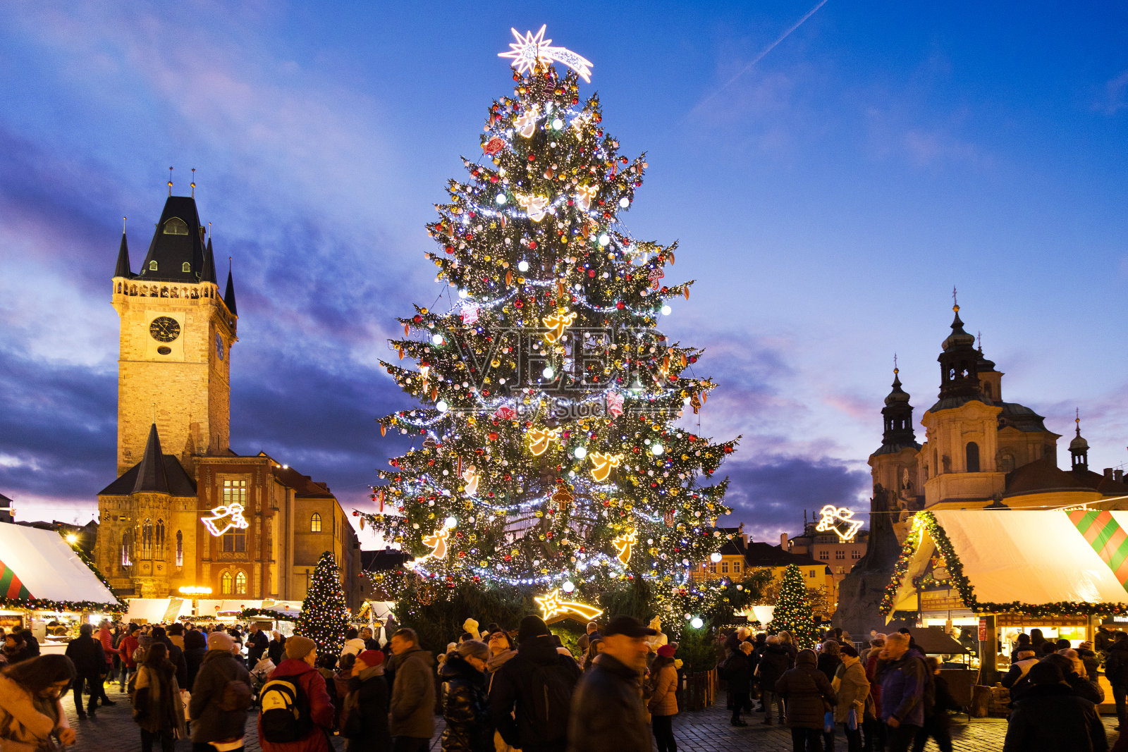 布拉格老城广场，圣诞市场(联合国教科文组织)，捷克共和国照片摄影图片