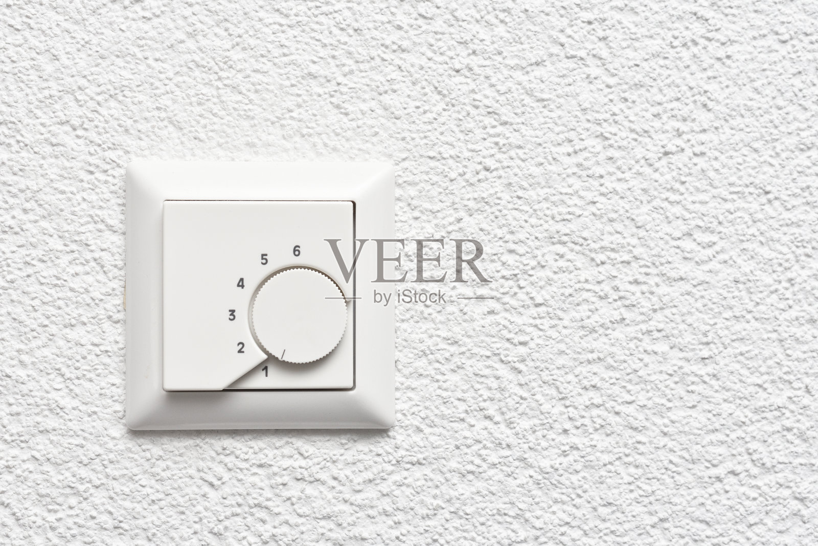 壁挂式温控器，带有调节轮，特写照片摄影图片