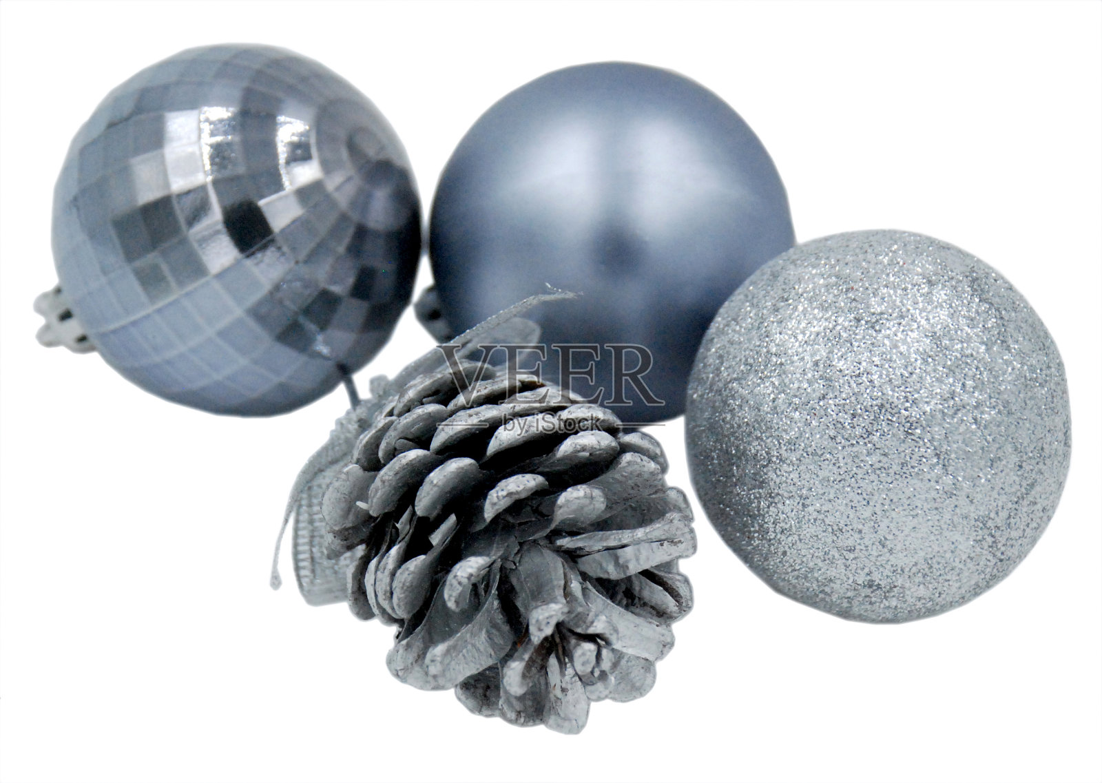 圣诞节和新年灰色玩具冷杉树或任何其他装饰。白色背景上的孤立物体照片摄影图片